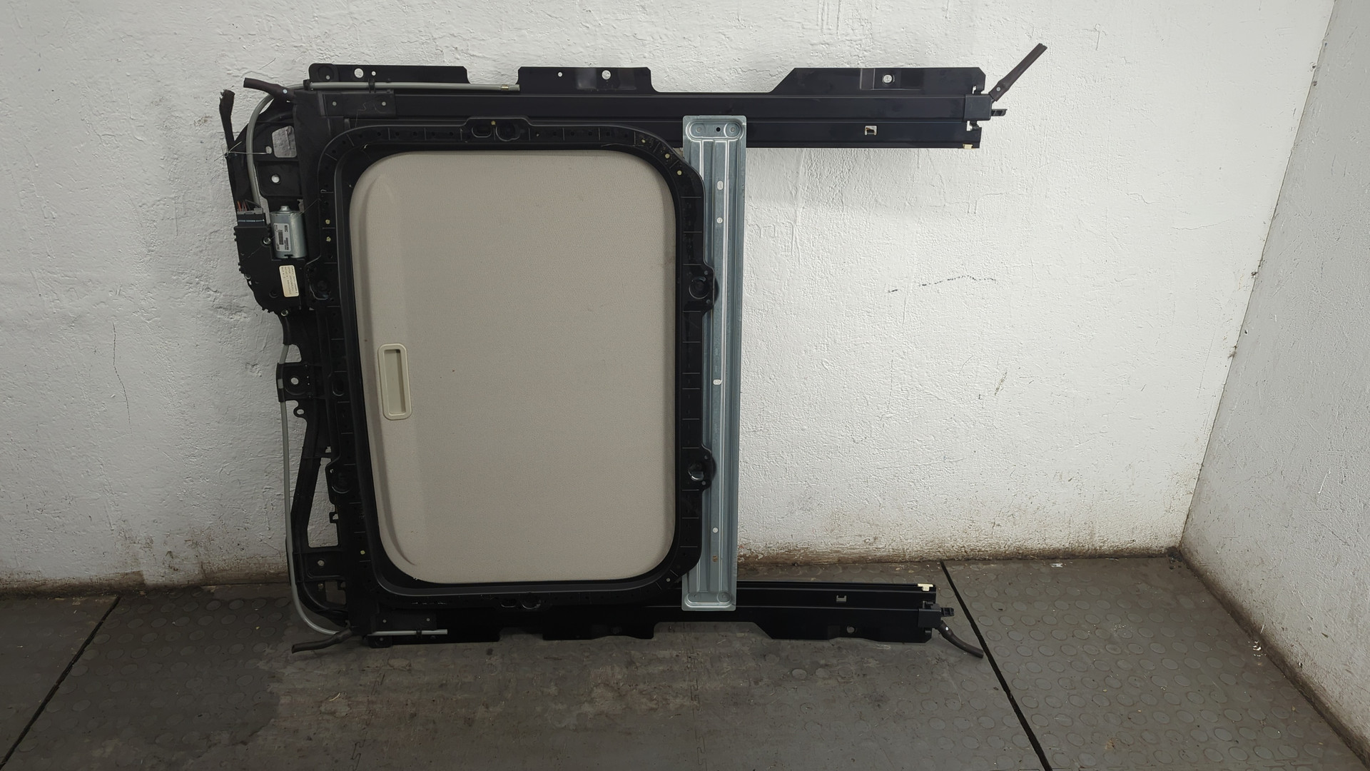 Люк в сборе электрический