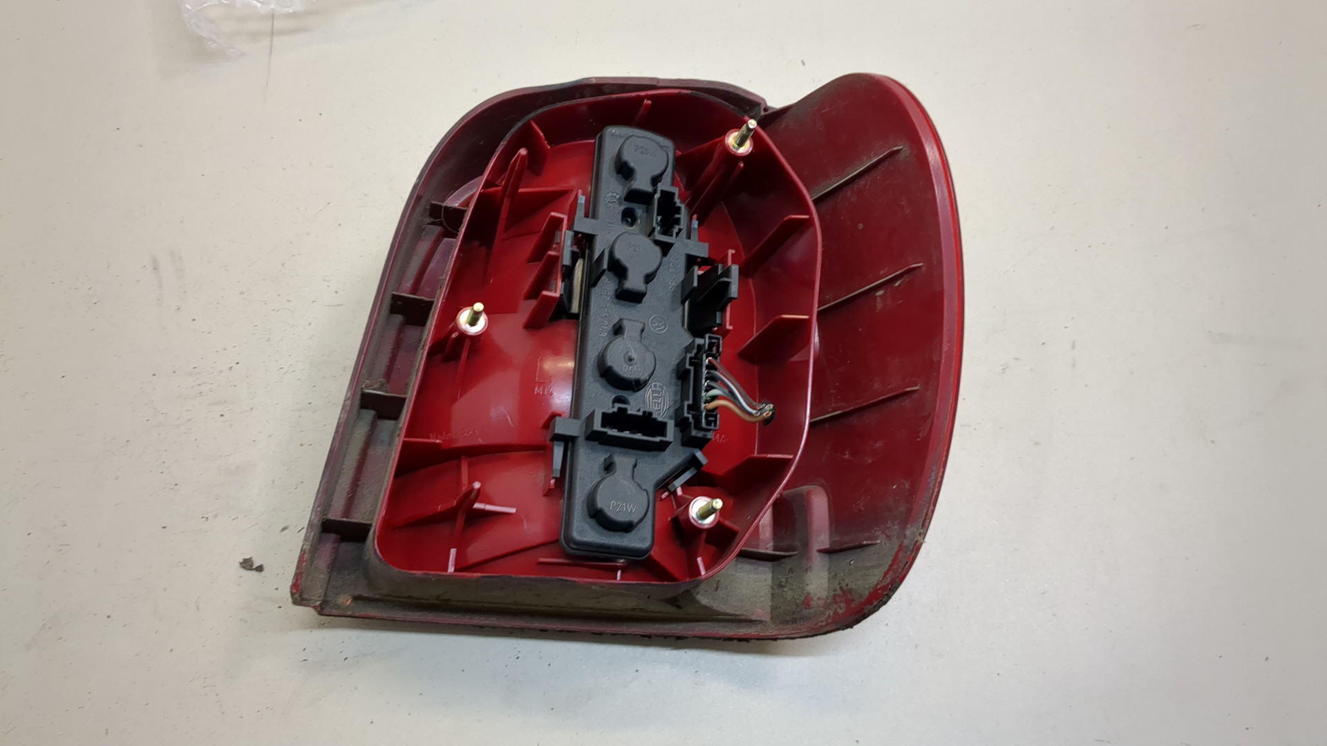 Фонарь задний левый