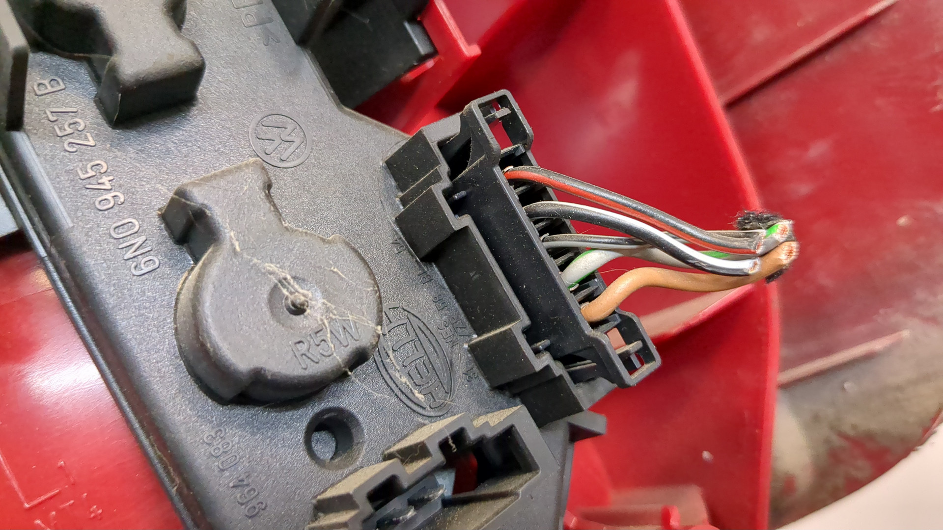 Фонарь задний левый