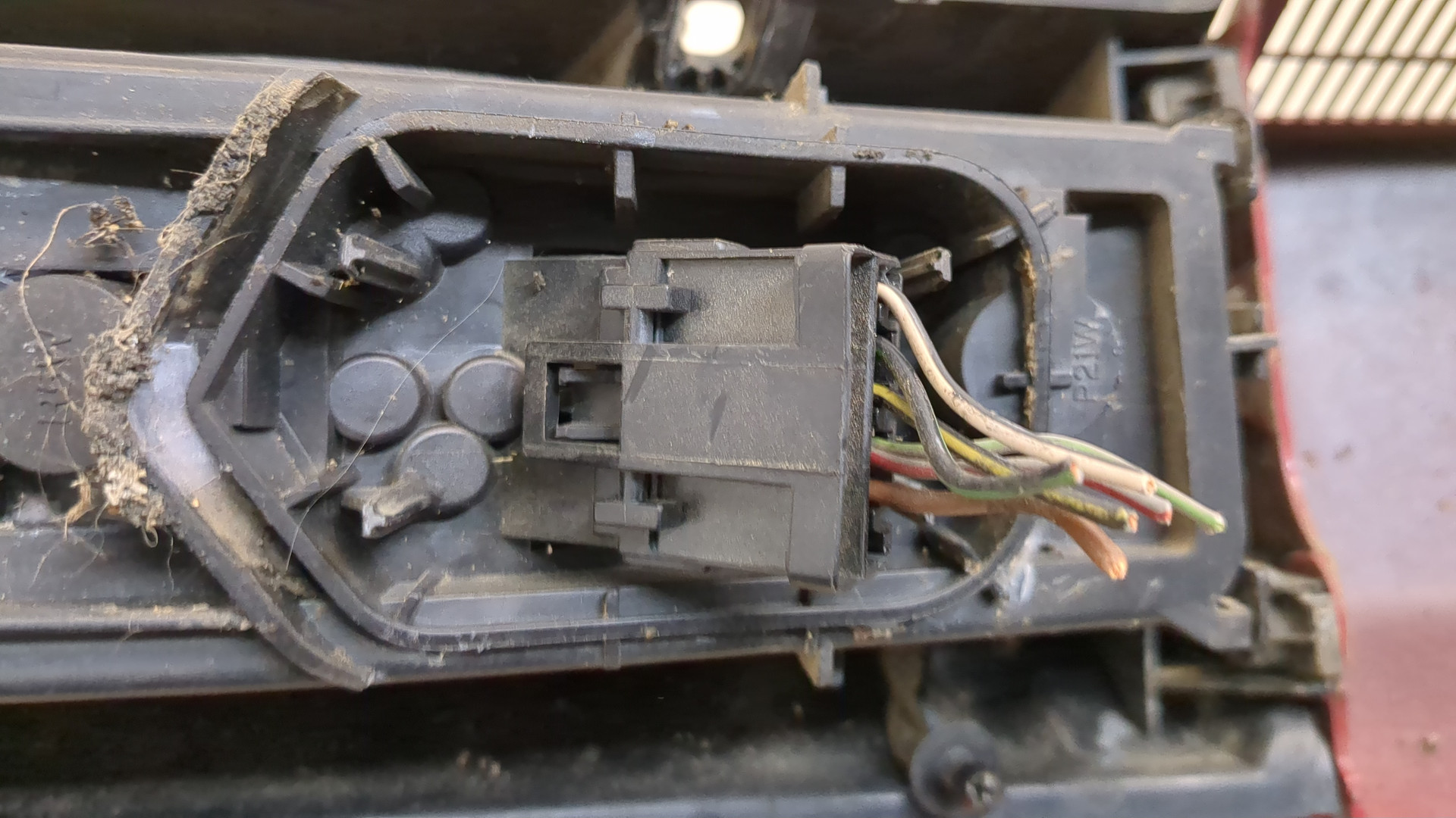 Фонарь задний правый