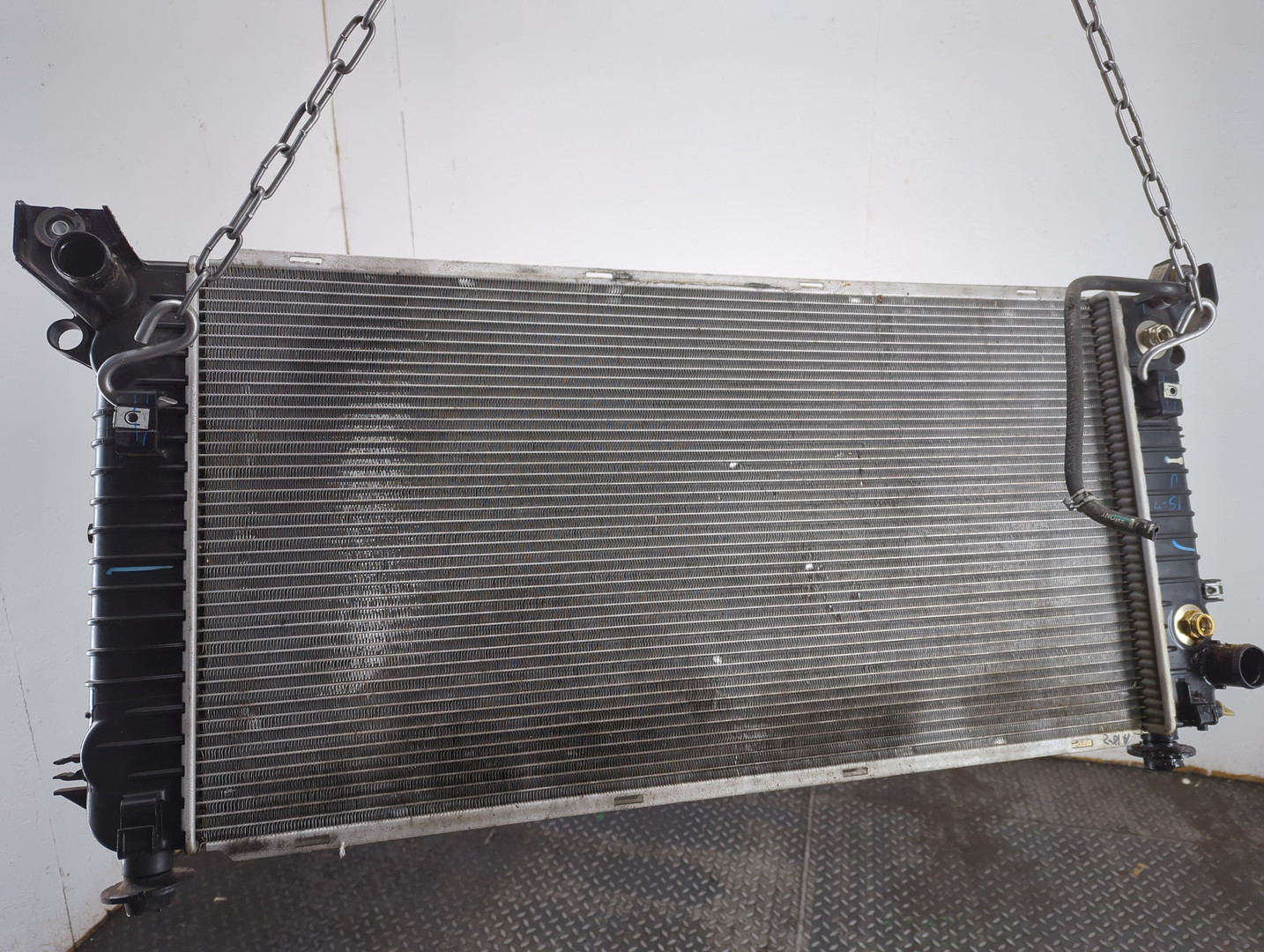 Радиатор охлаждения двигателя основной