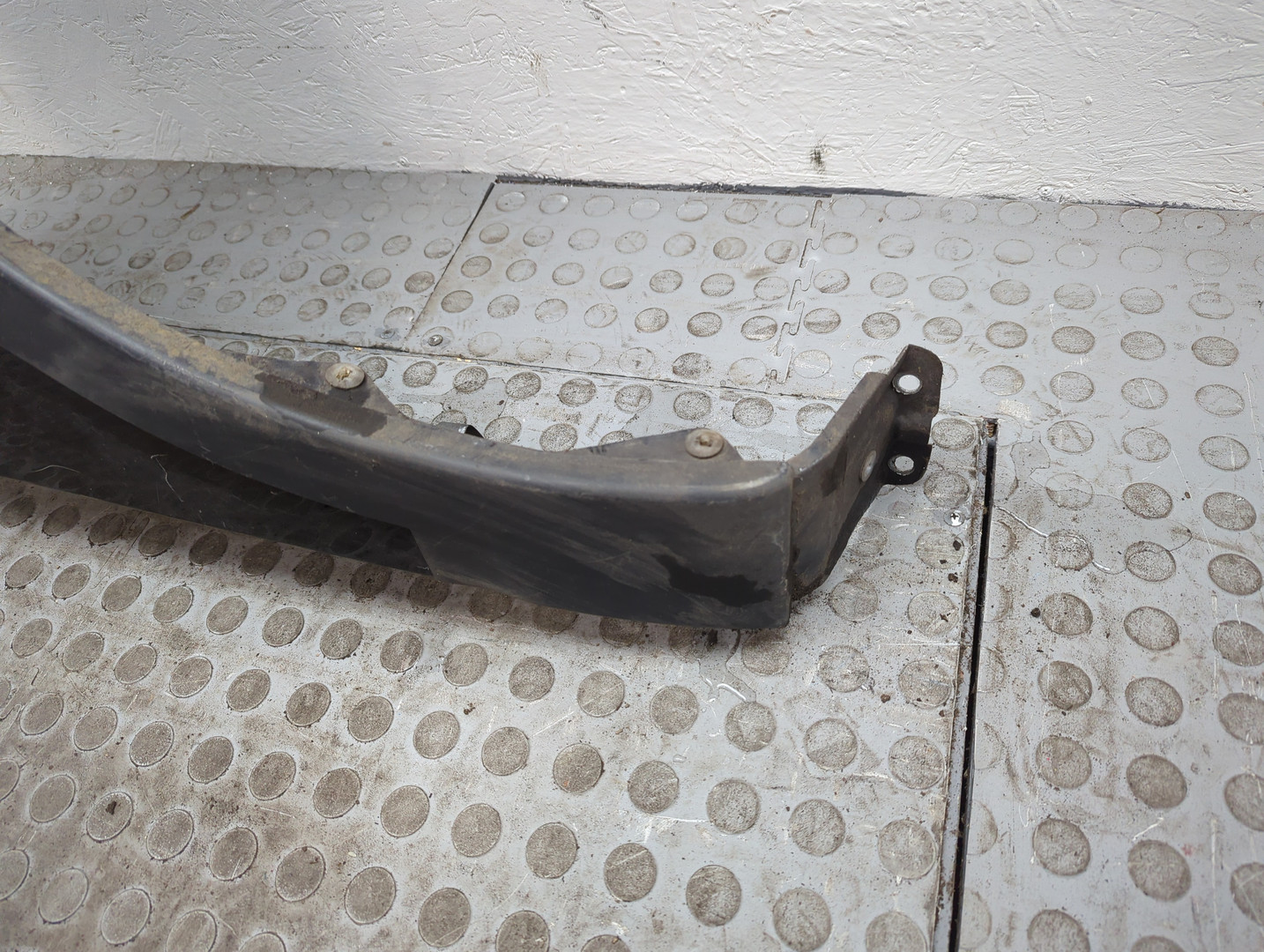 Крыло переднее правое