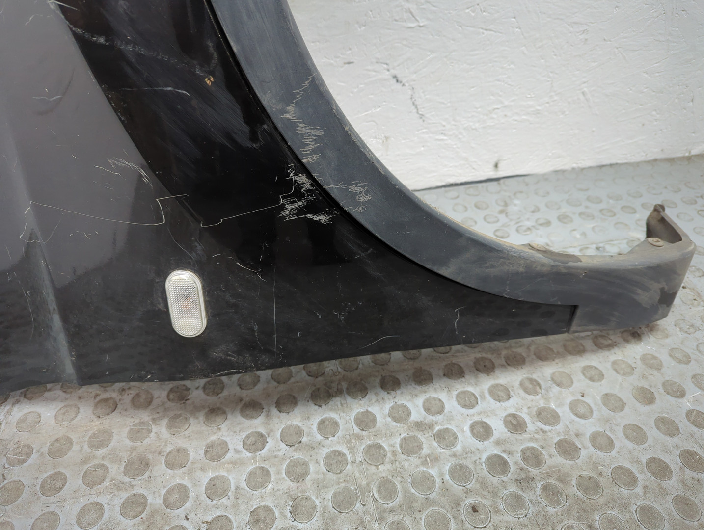 Крыло переднее правое