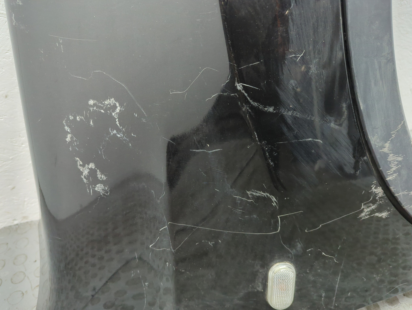 Крыло переднее правое