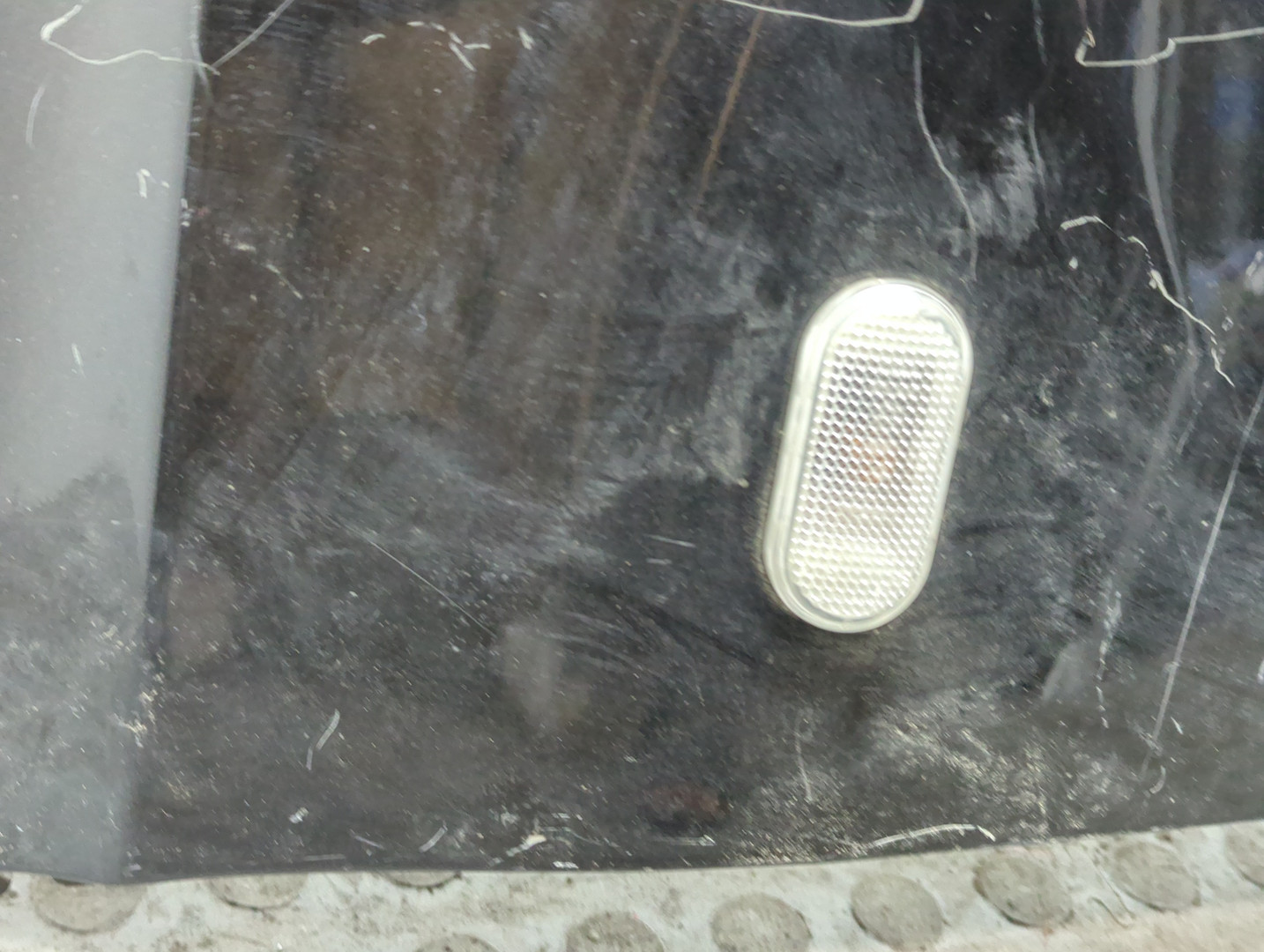 Крыло переднее правое