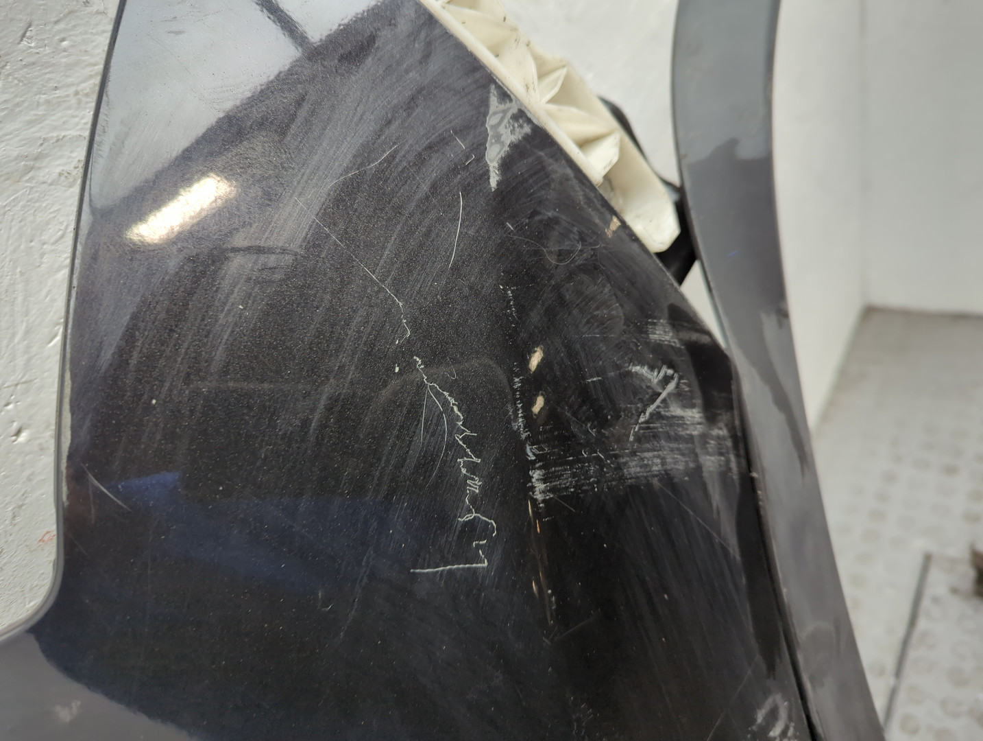 Крыло переднее правое