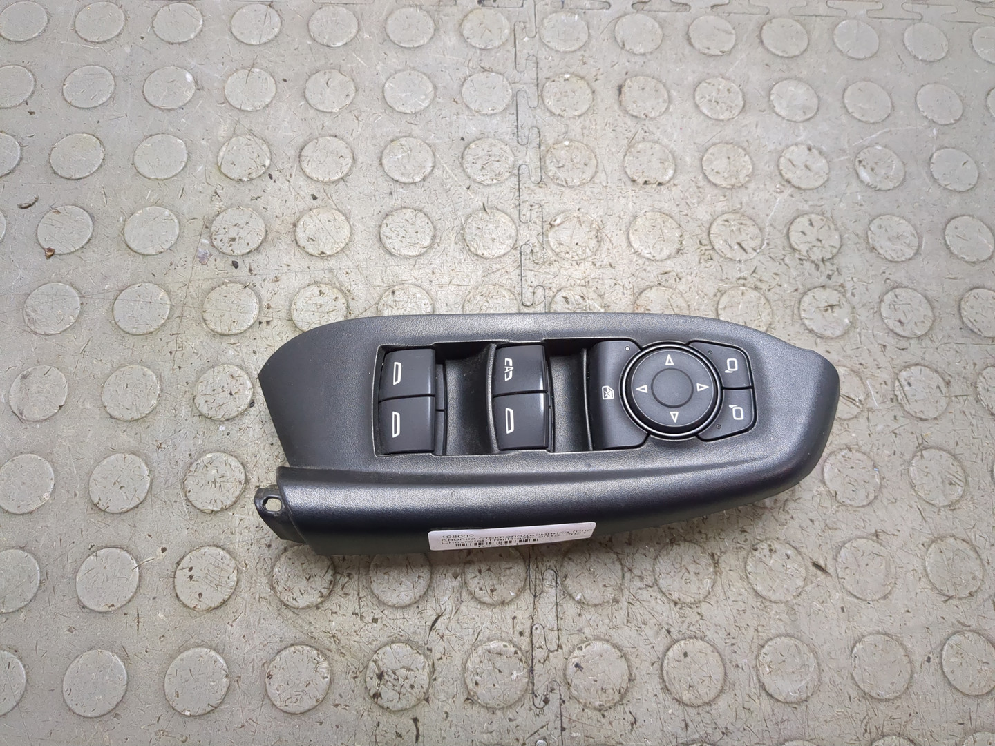 Кнопка стеклоподъемника