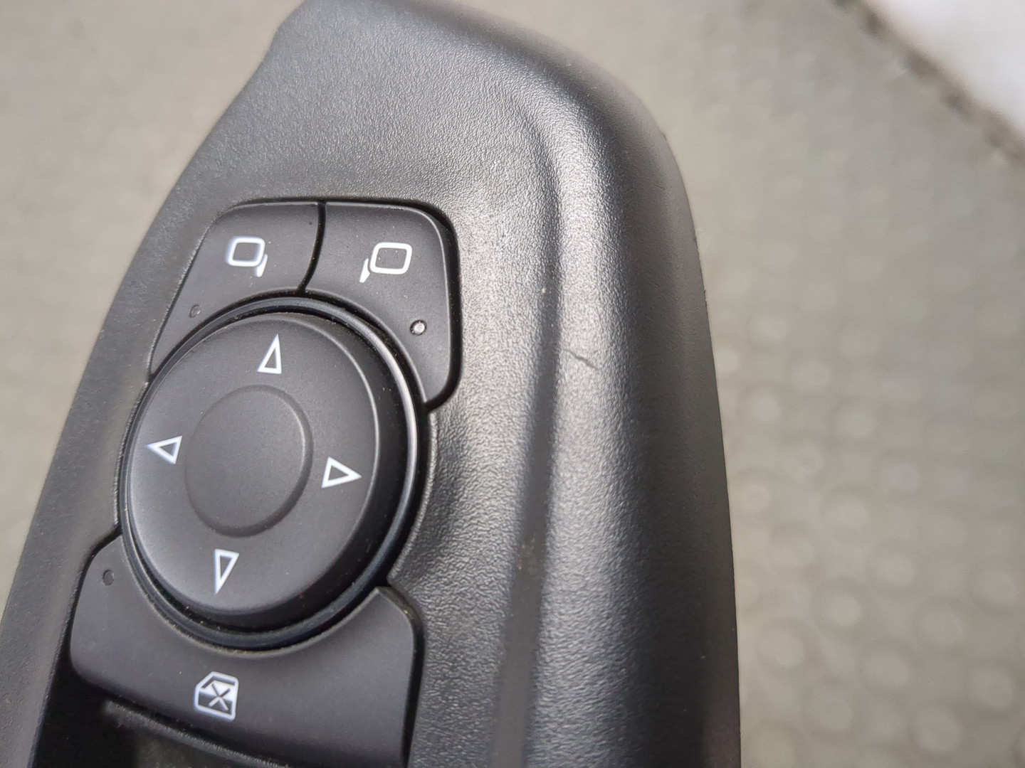 Кнопка стеклоподъемника