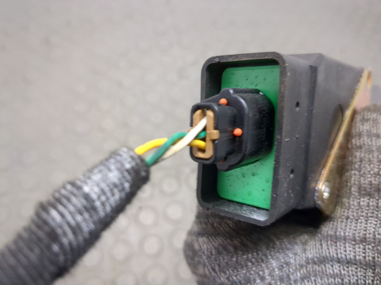 Замок двери передней правой