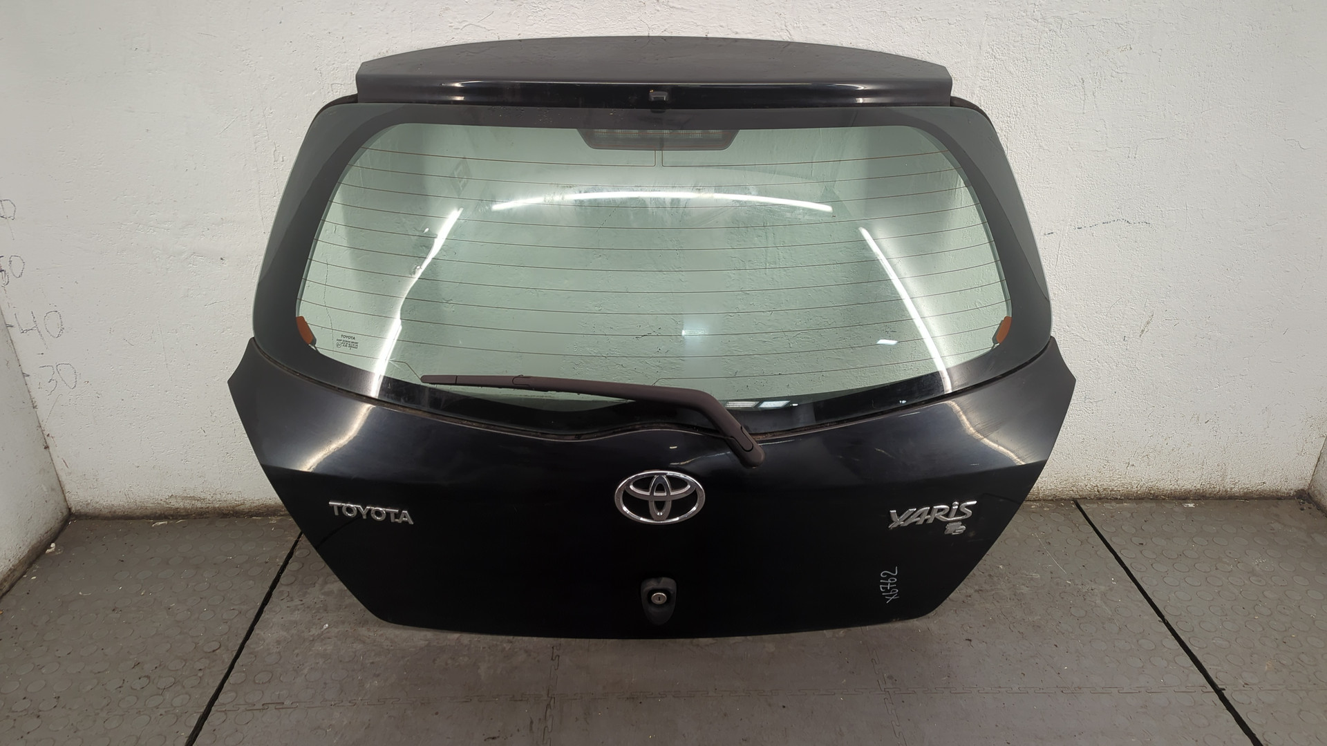 Дверь багажника