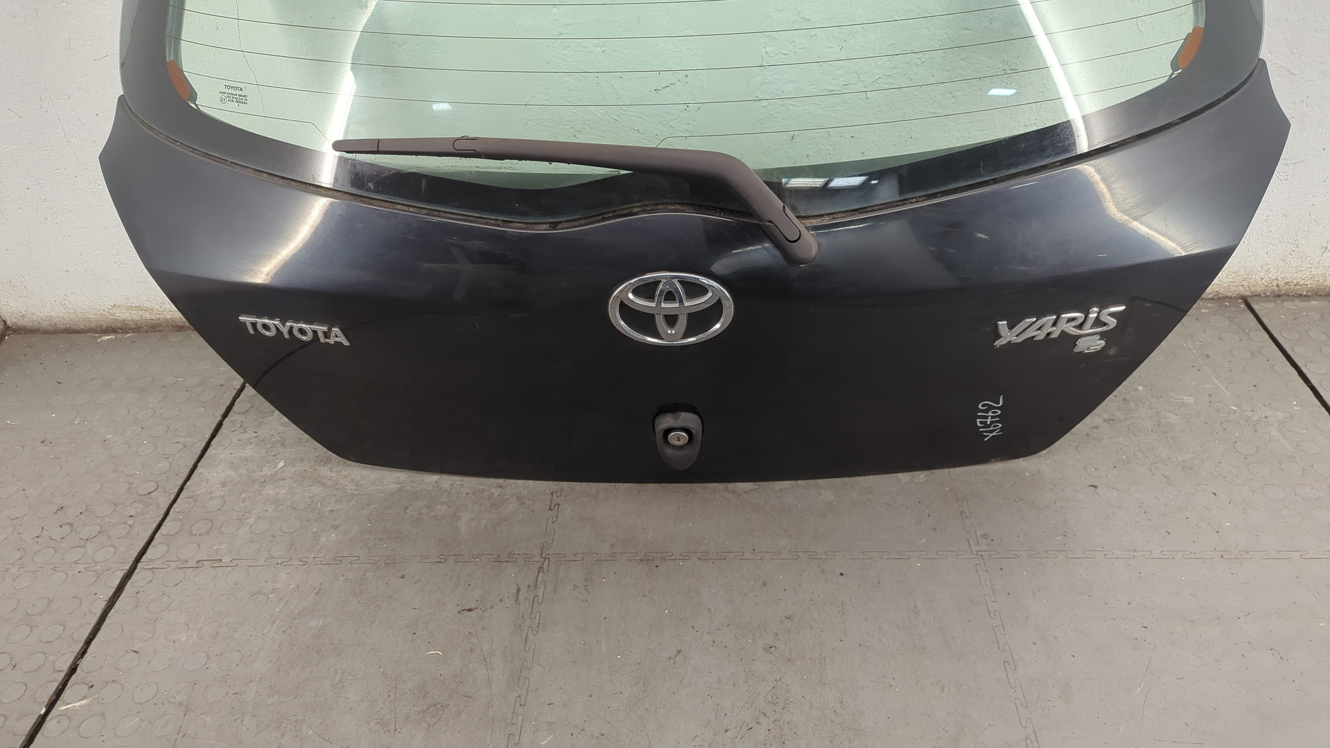 Дверь багажника