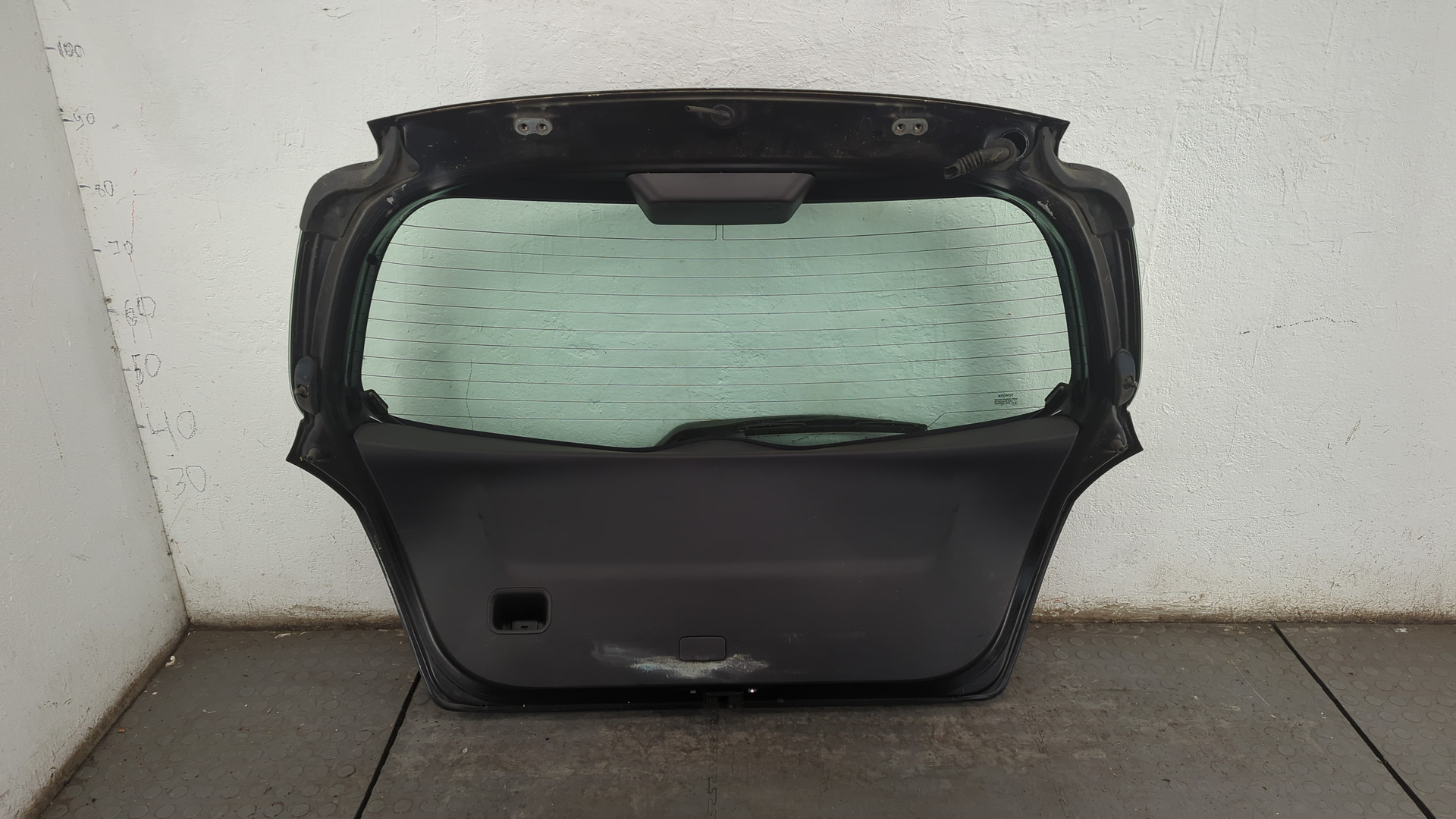 Дверь багажника