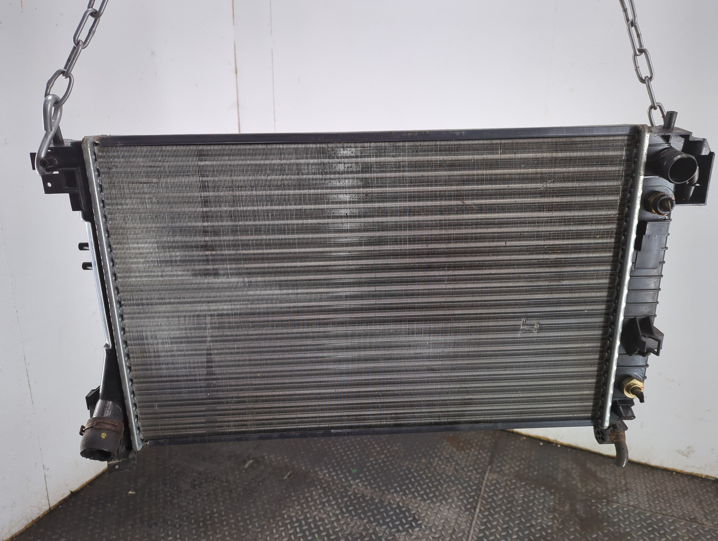 Радиатор охлаждения двигателя основной