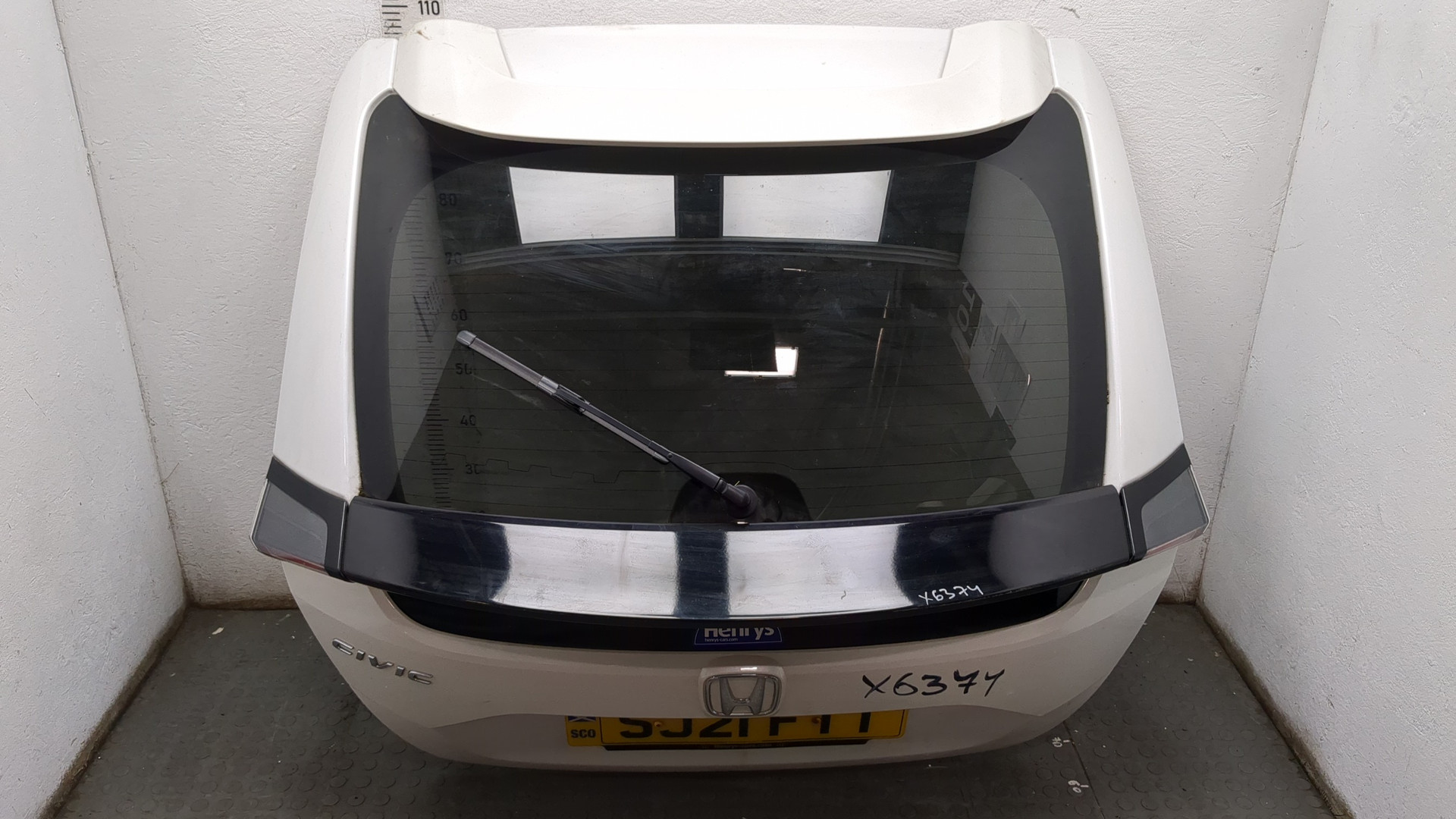 Дверь багажника