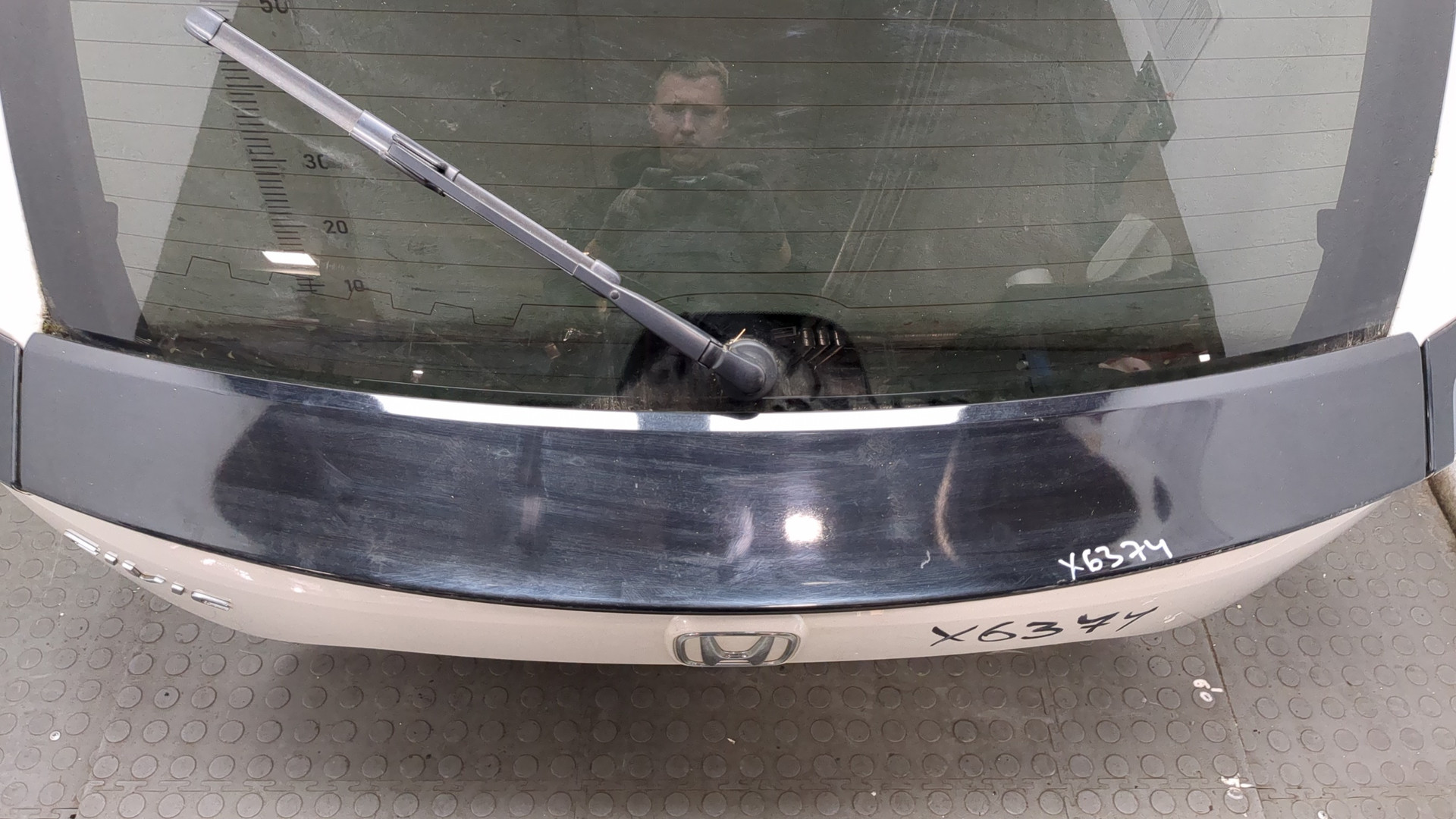 Дверь багажника