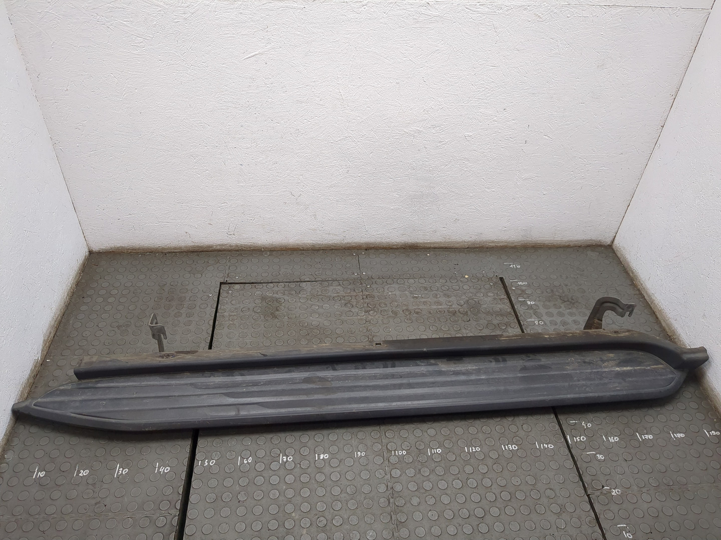 Подножка левая