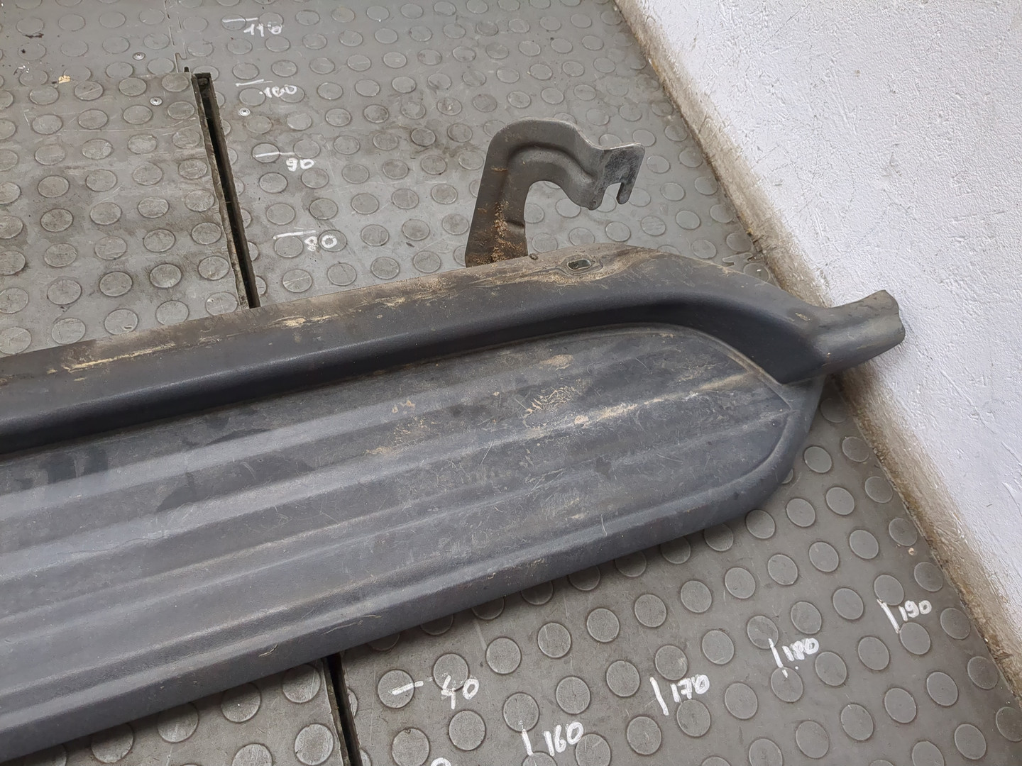 Подножка левая