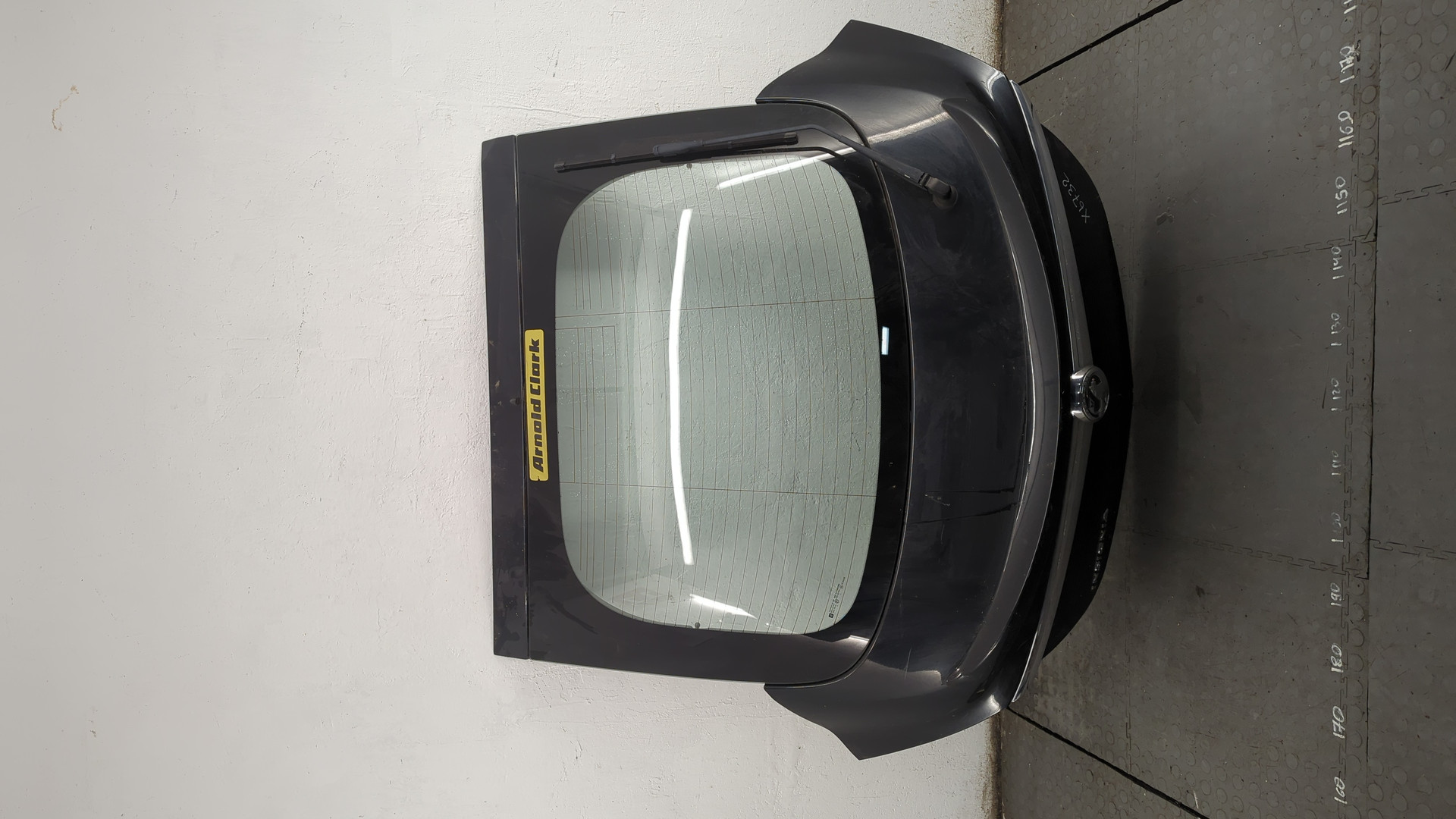 Дверь багажника