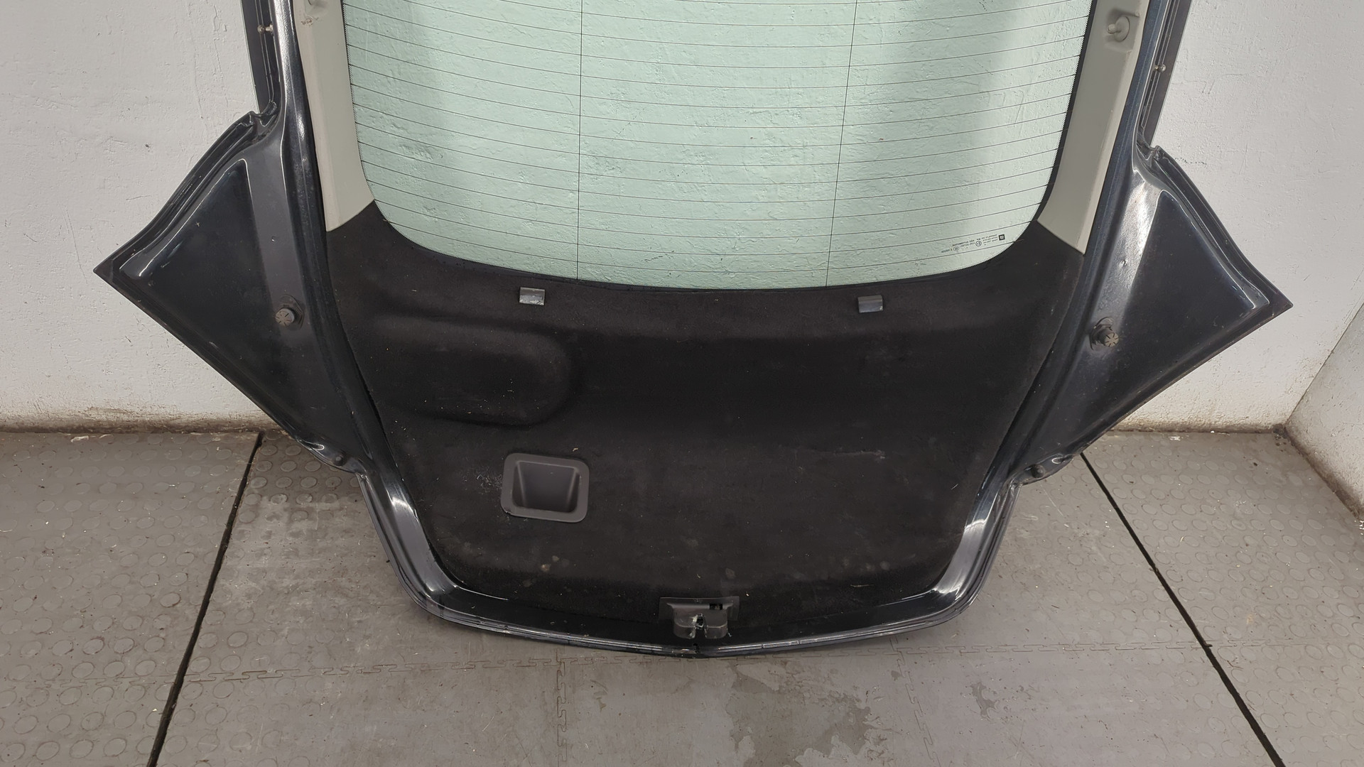 Дверь багажника