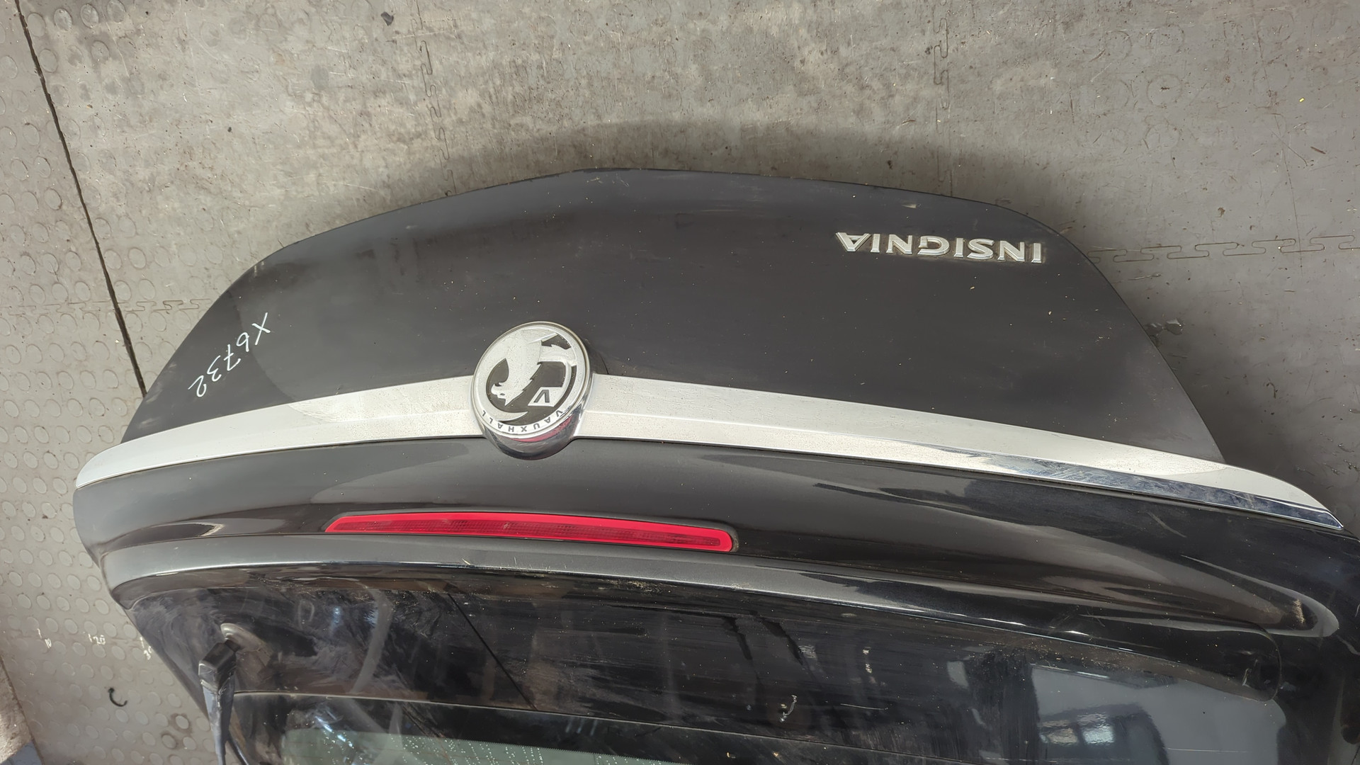 Дверь багажника