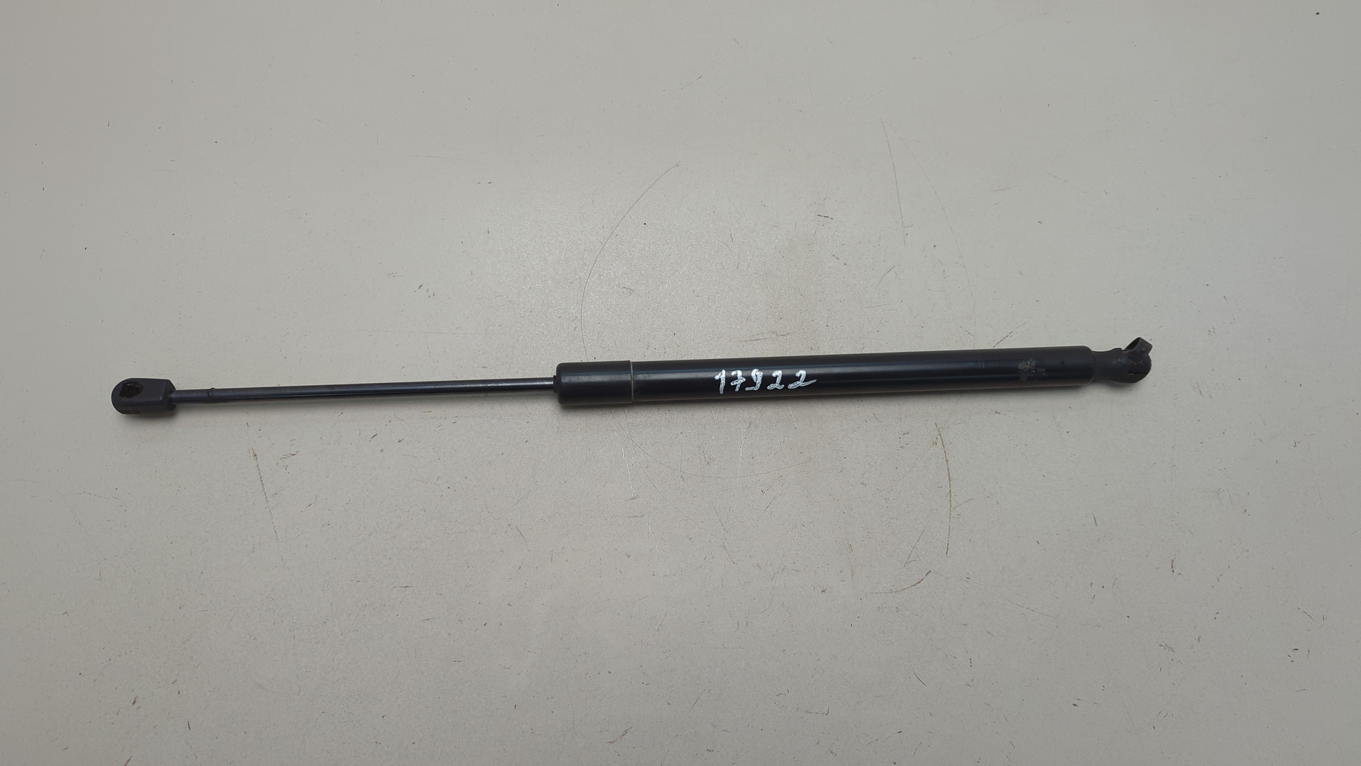 Амортизатор крышки багажника