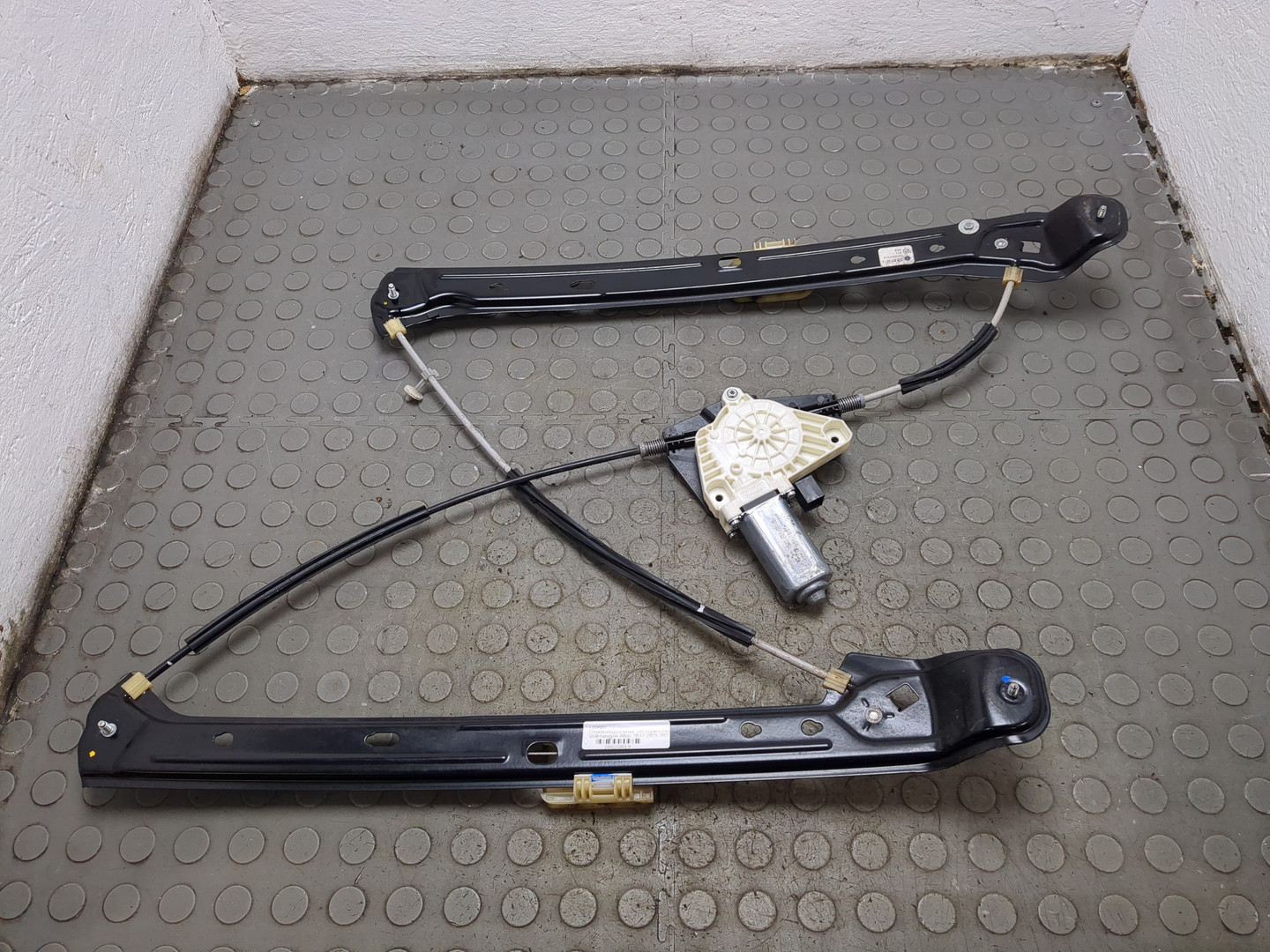 Стеклоподъемник электр. передний левый