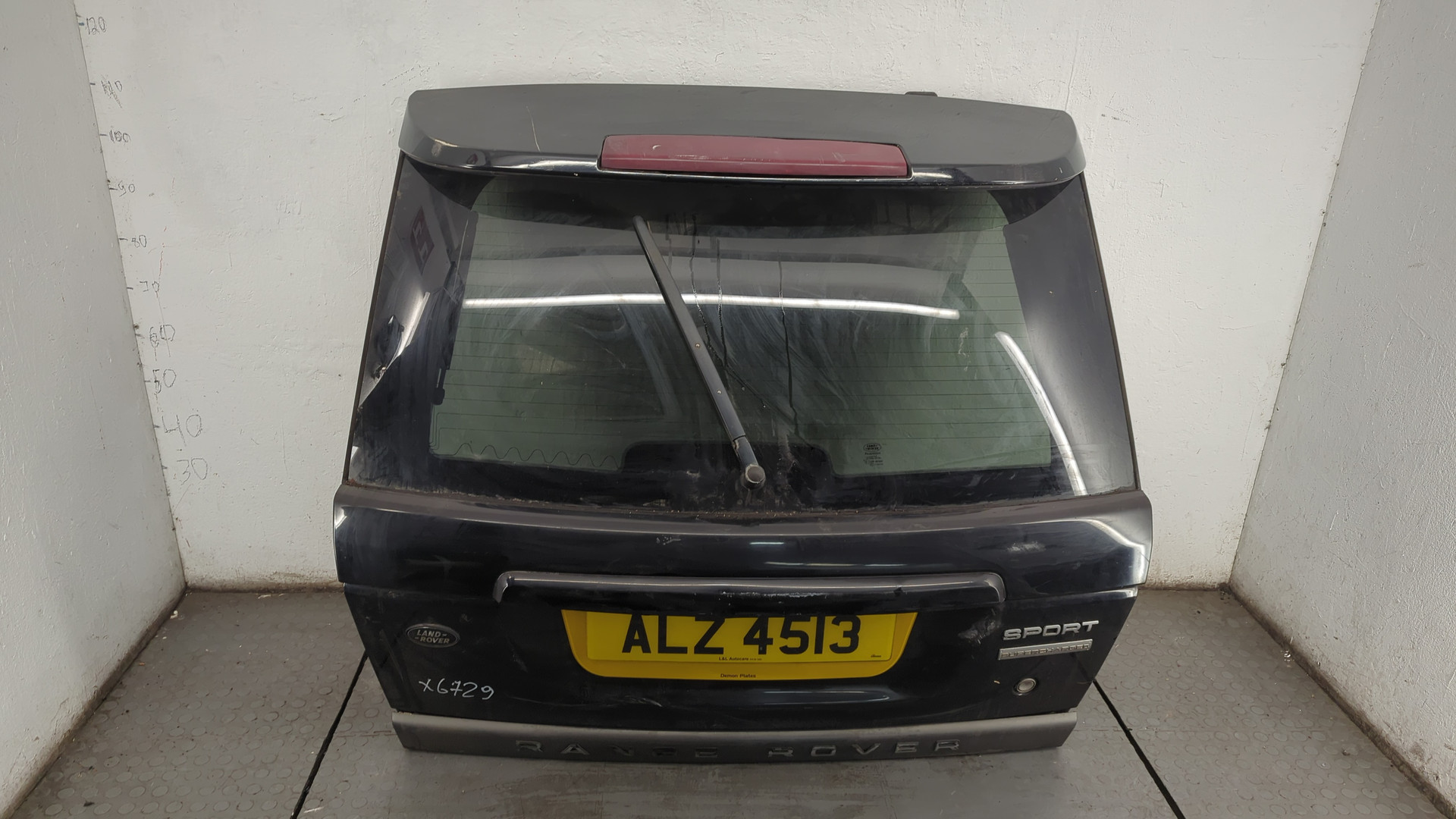 Дверь багажника