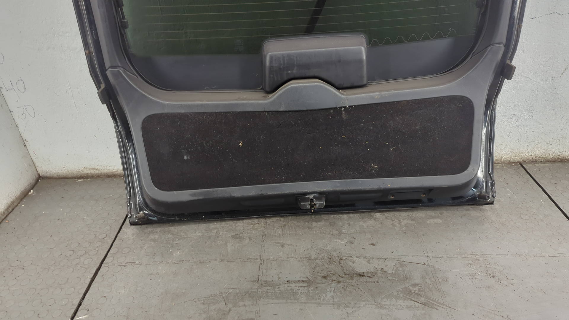 Дверь багажника
