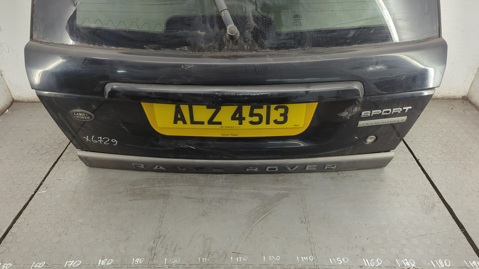 Дверь багажника