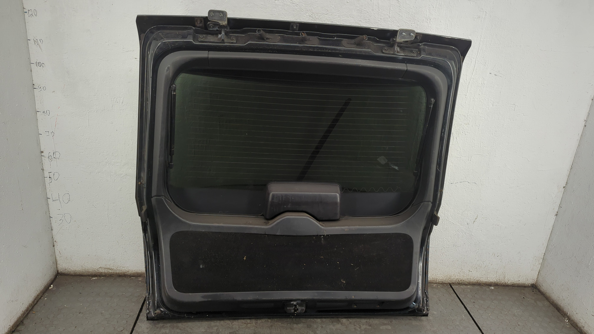 Дверь багажника