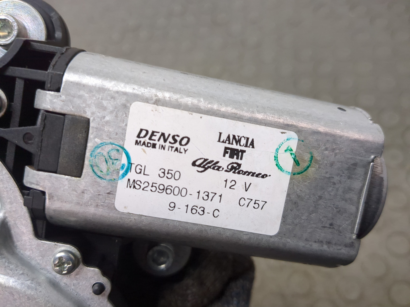 Моторчик стеклоочистителя задний