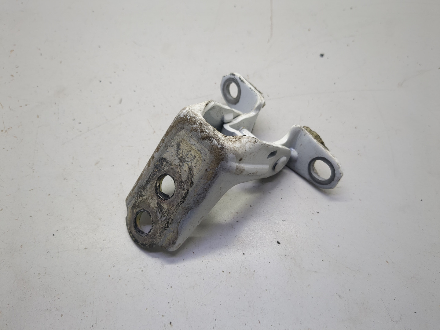 Петля двери