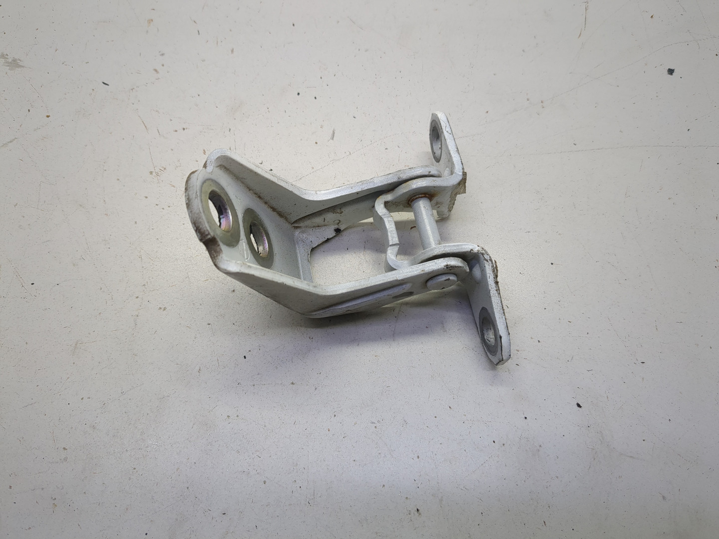 Петля двери