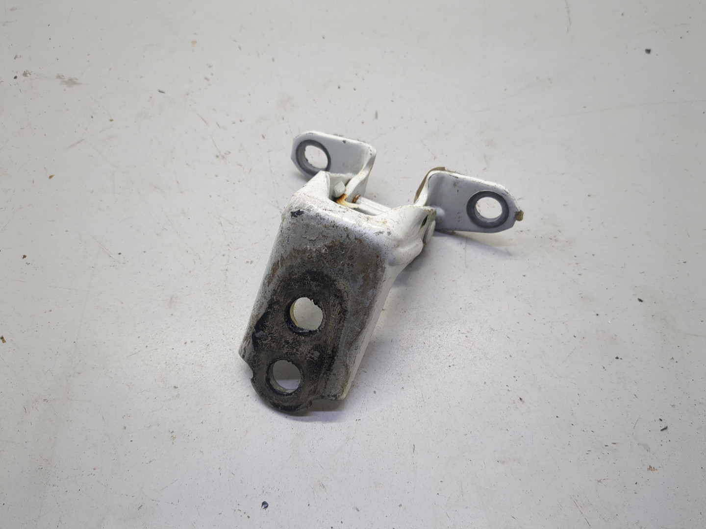 Петля двери