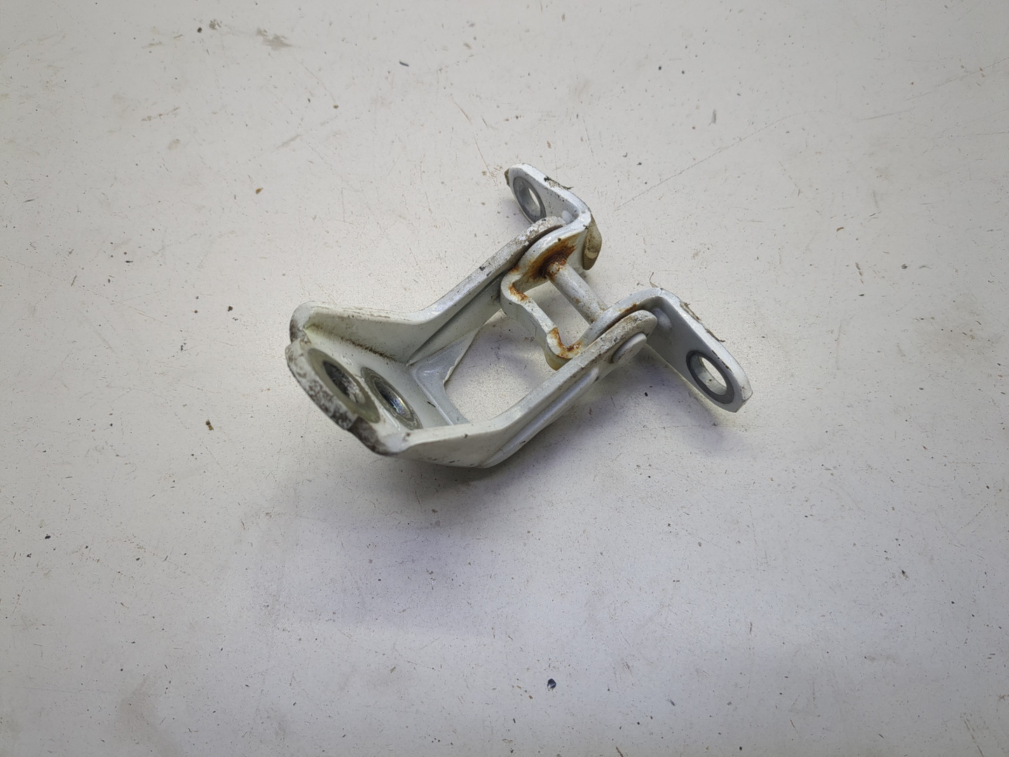 Петля двери