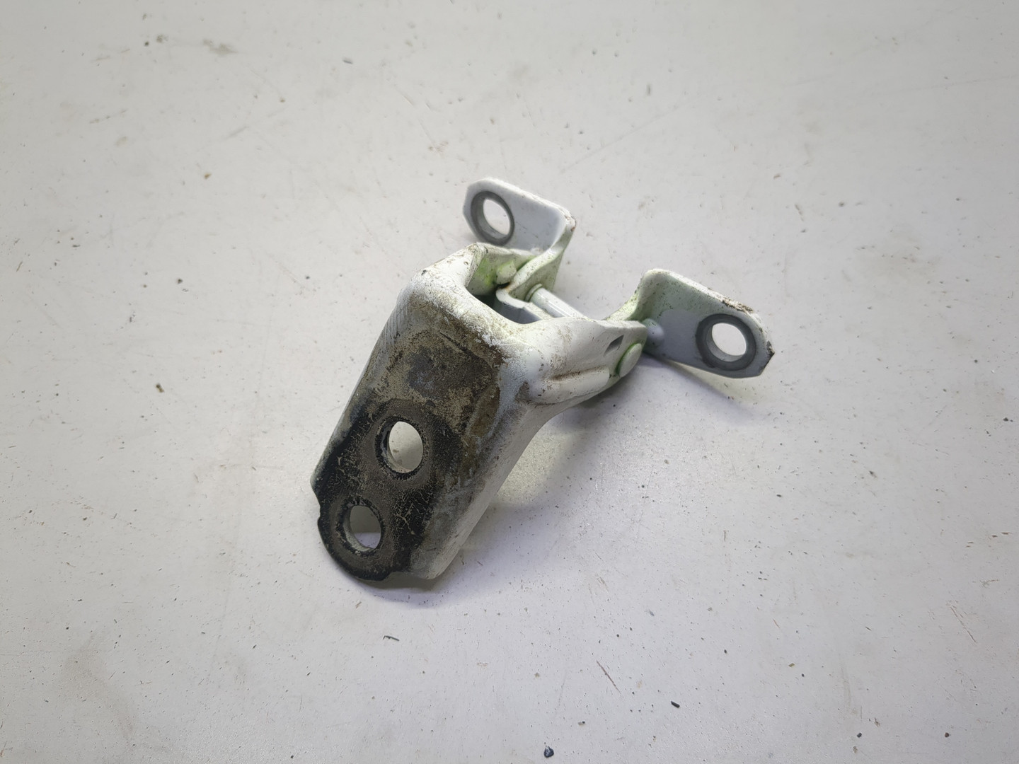 Петля двери