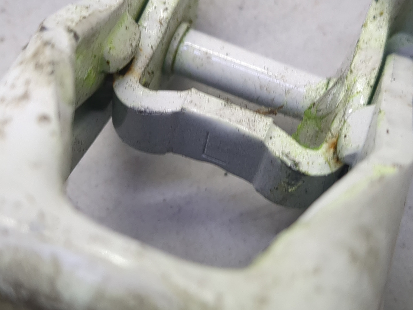 Петля двери