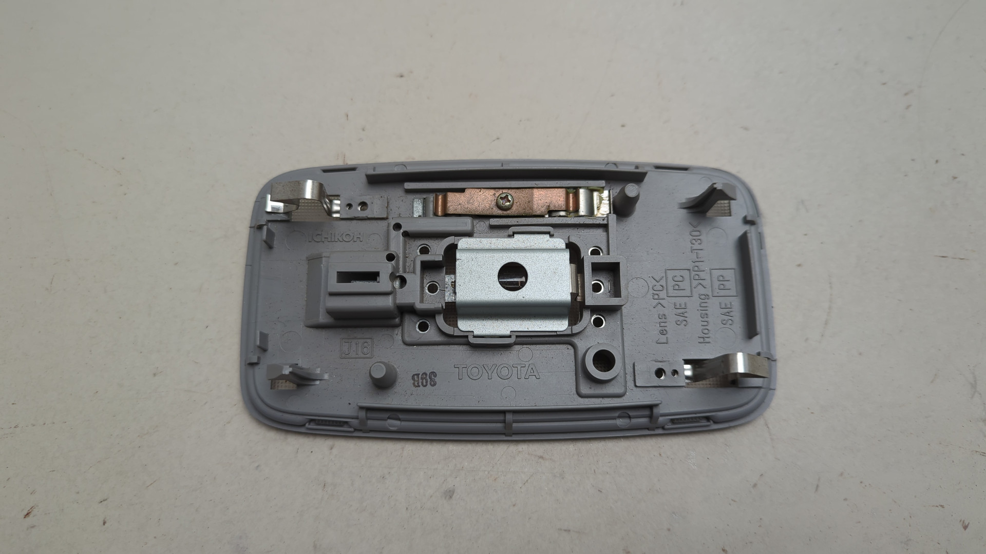 Плафон салонный