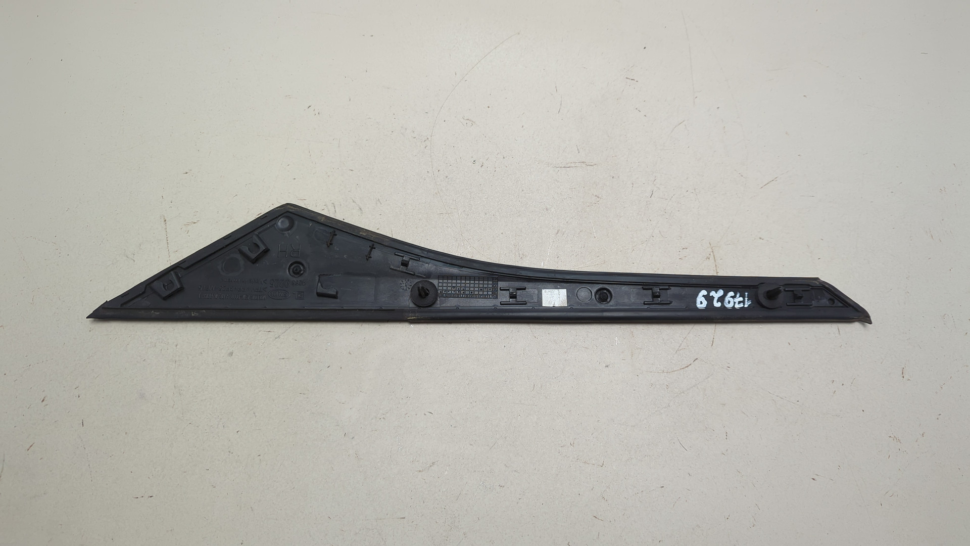 Молдинг заднего крыла правого