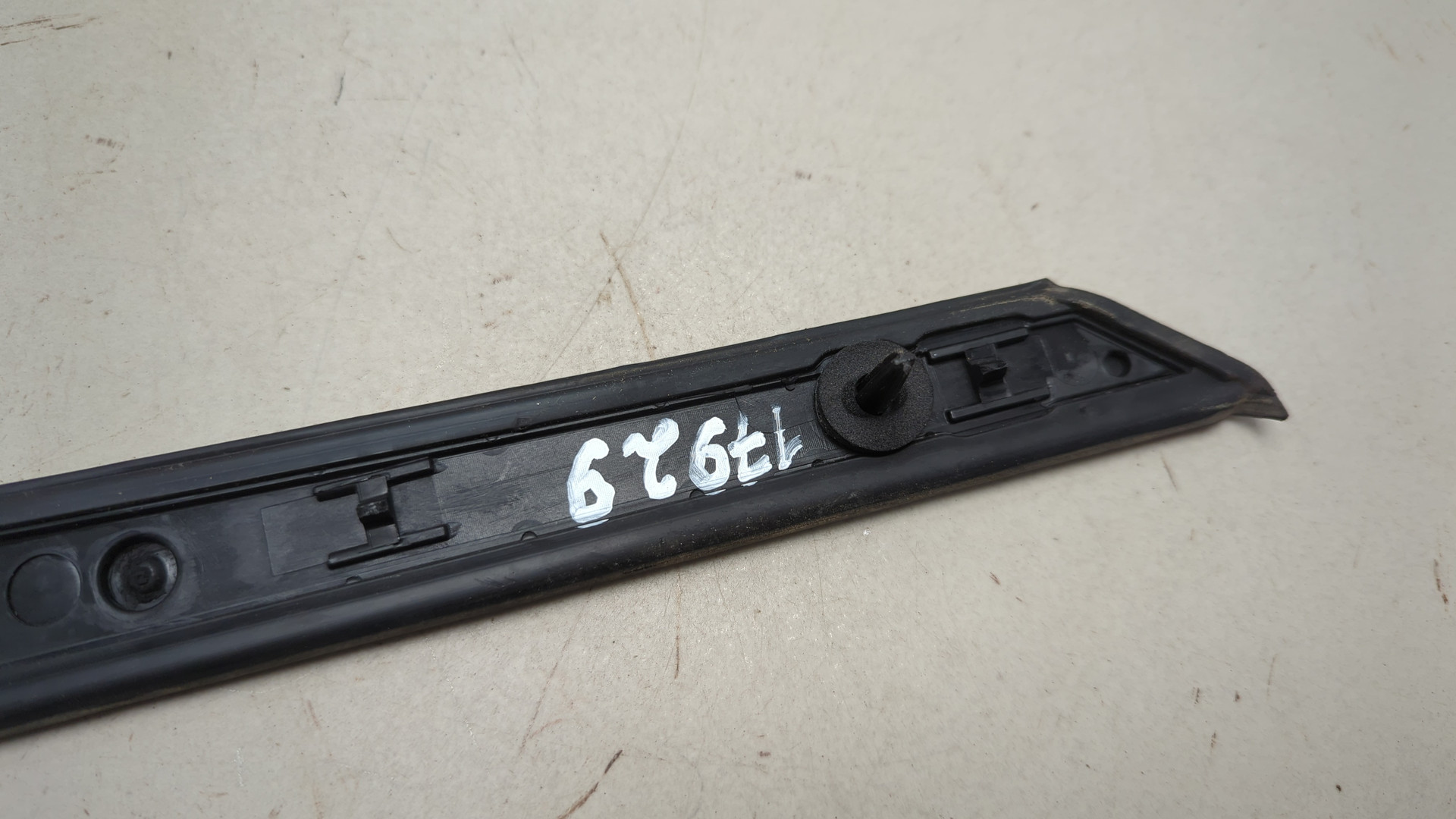 Молдинг заднего крыла правого