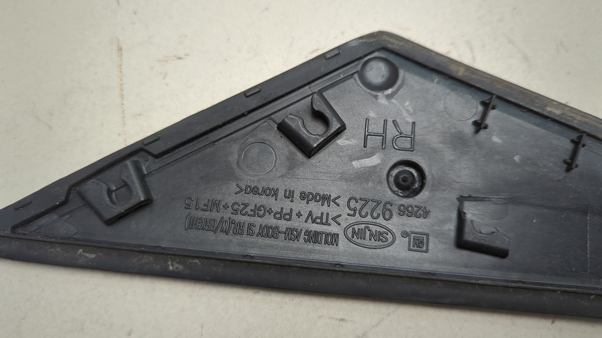 Молдинг заднего крыла правого