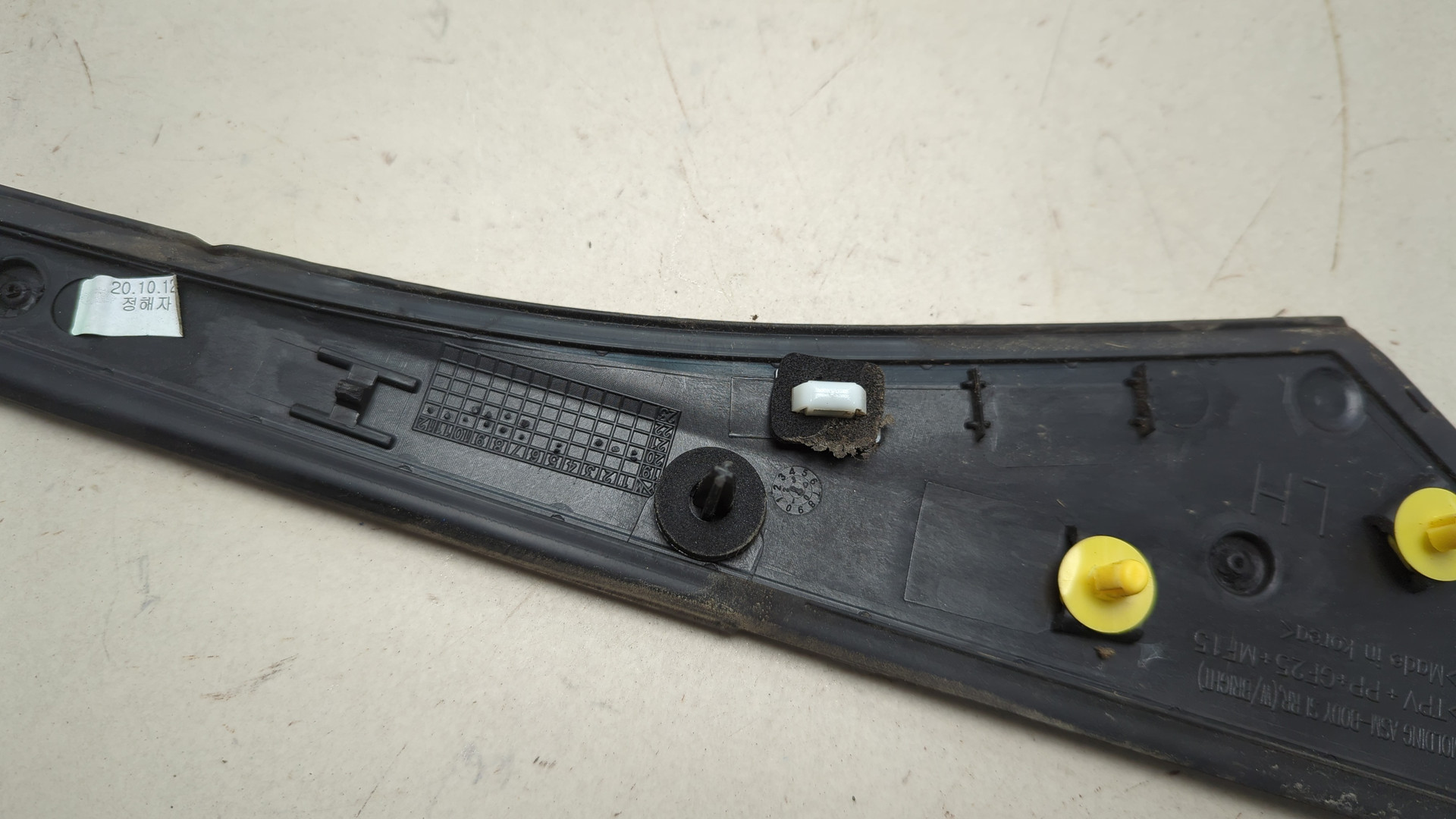 Накладка заднего крыла левого