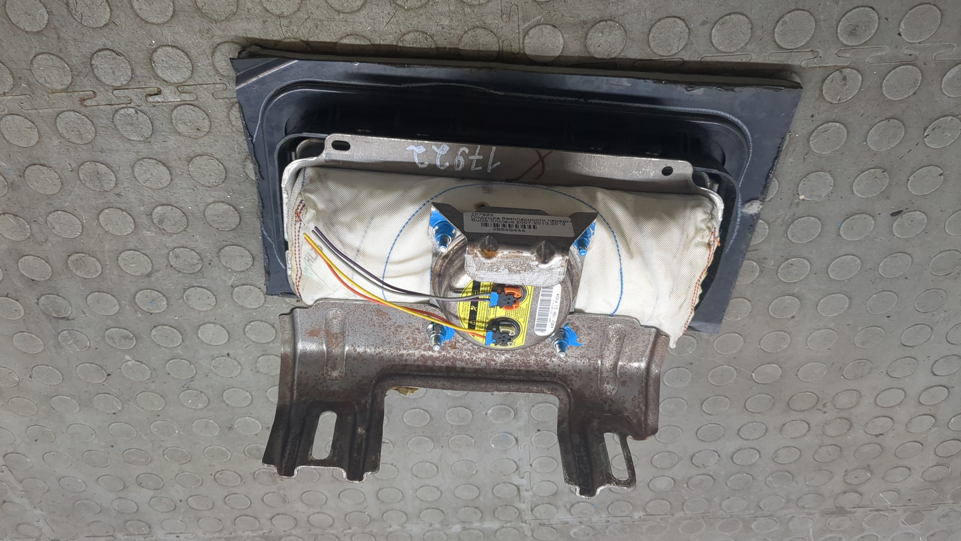 Подушка безопасности пассажирская (в торпедо)