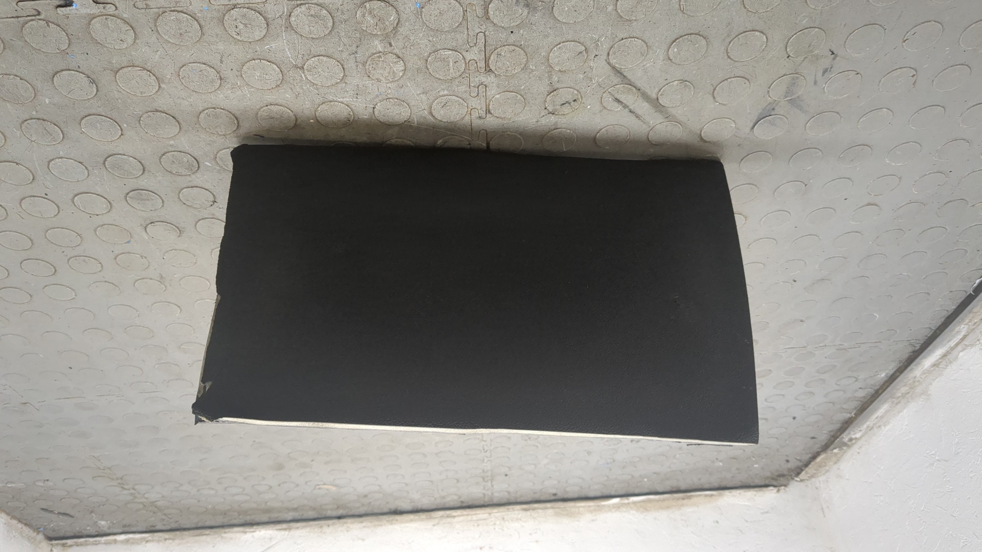 Подушка безопасности пассажирская (в торпедо)