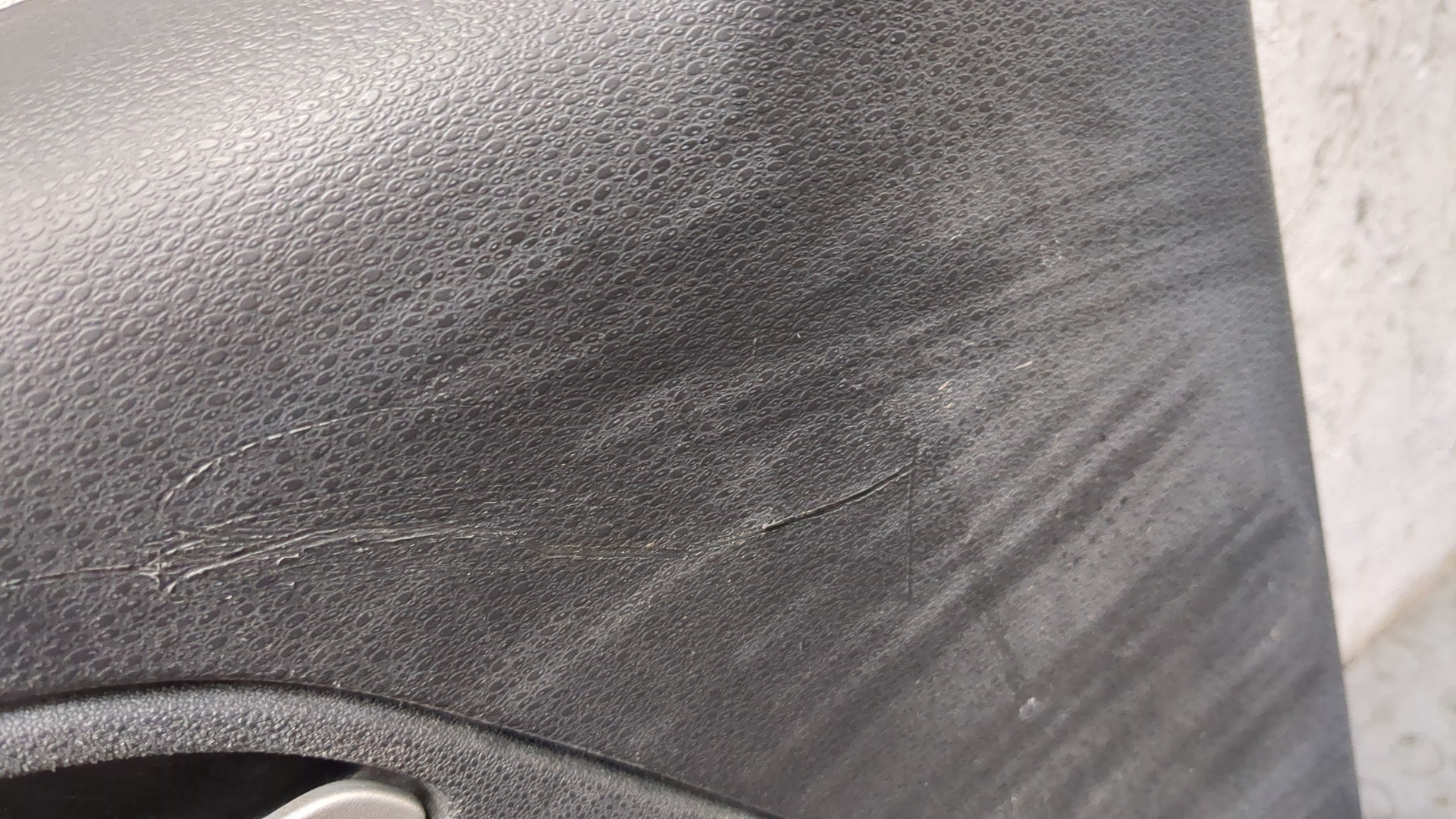 Обшивка двери передней левой