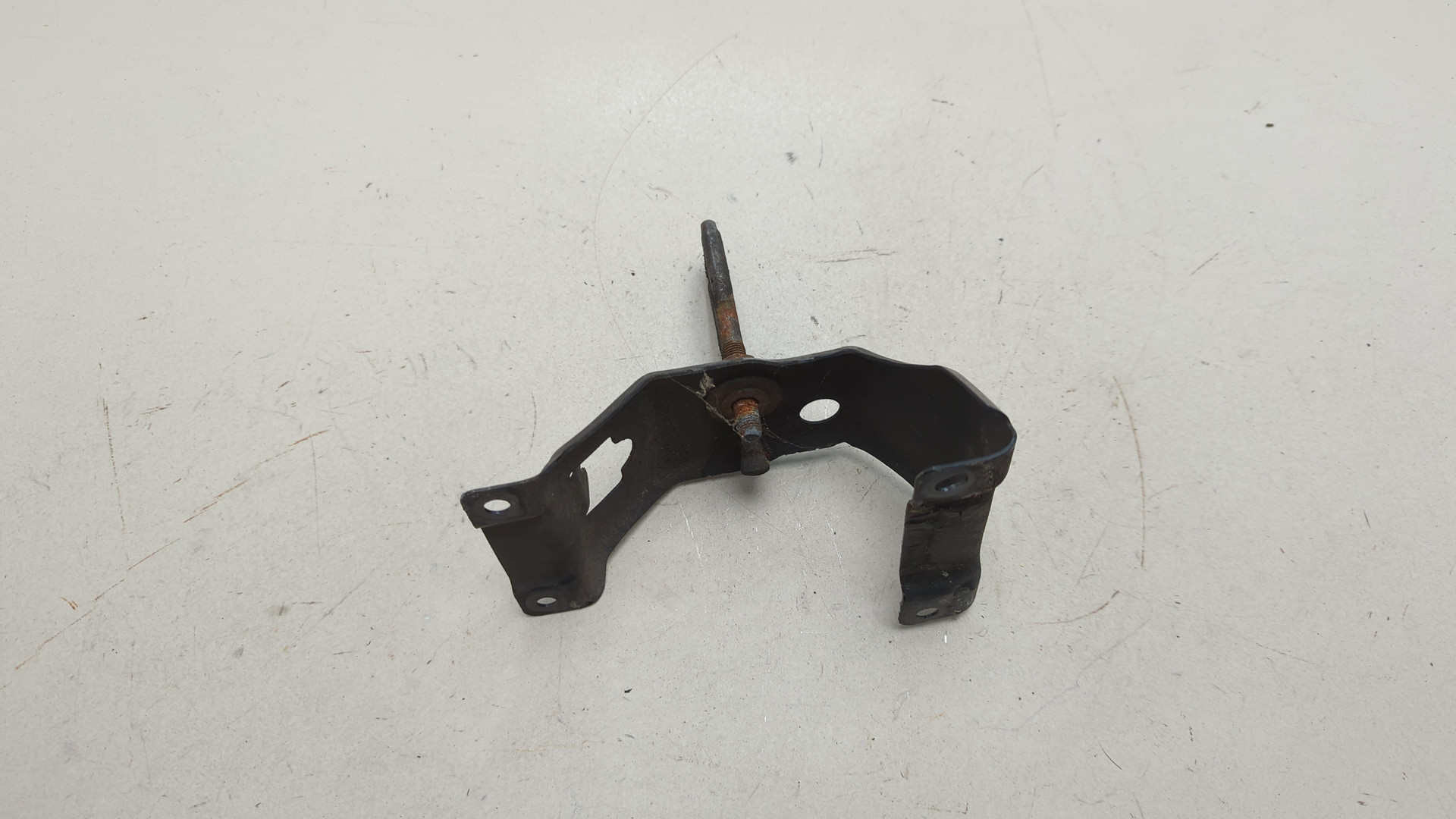 Замок капота