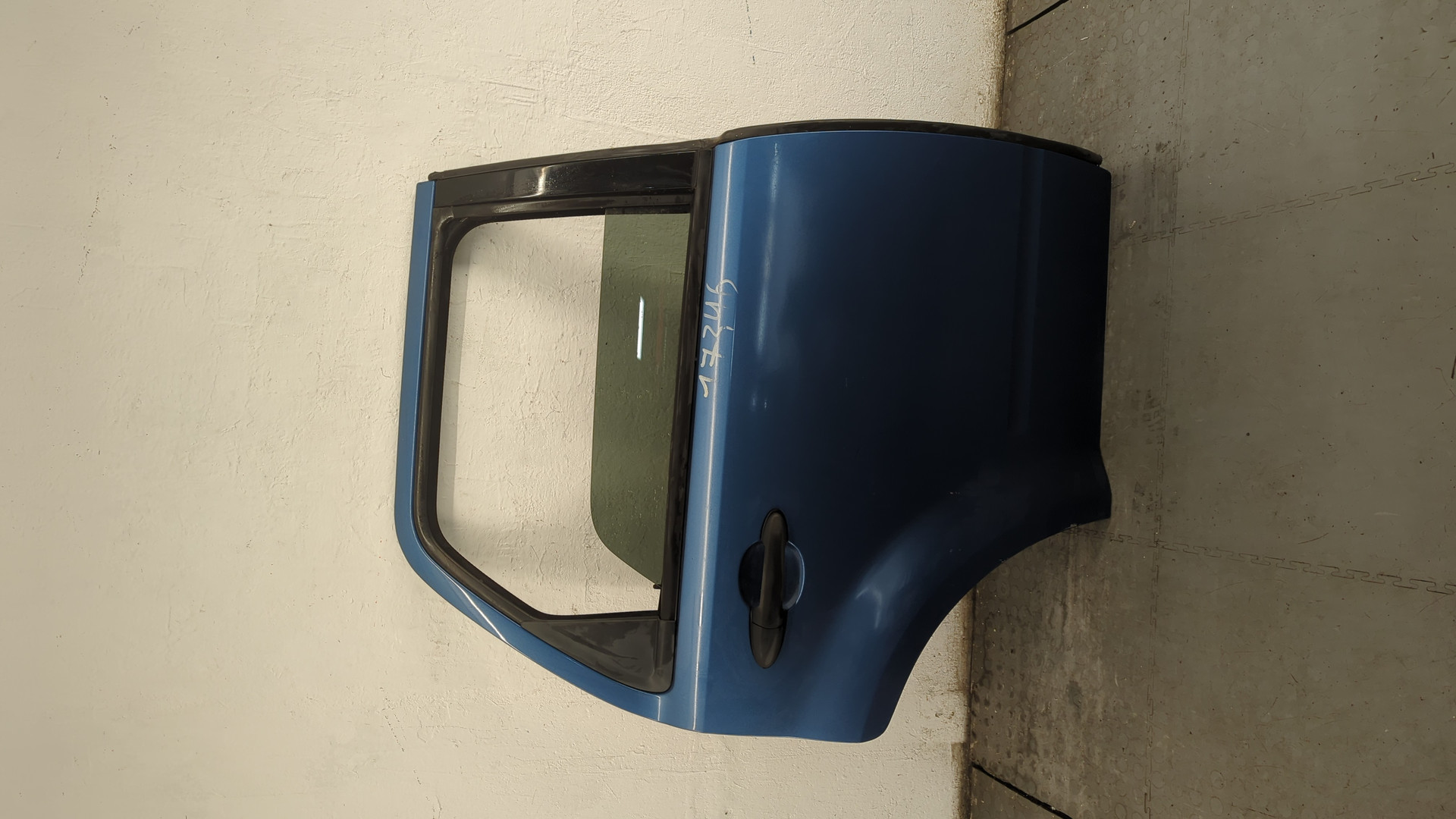 Дверь задняя правая