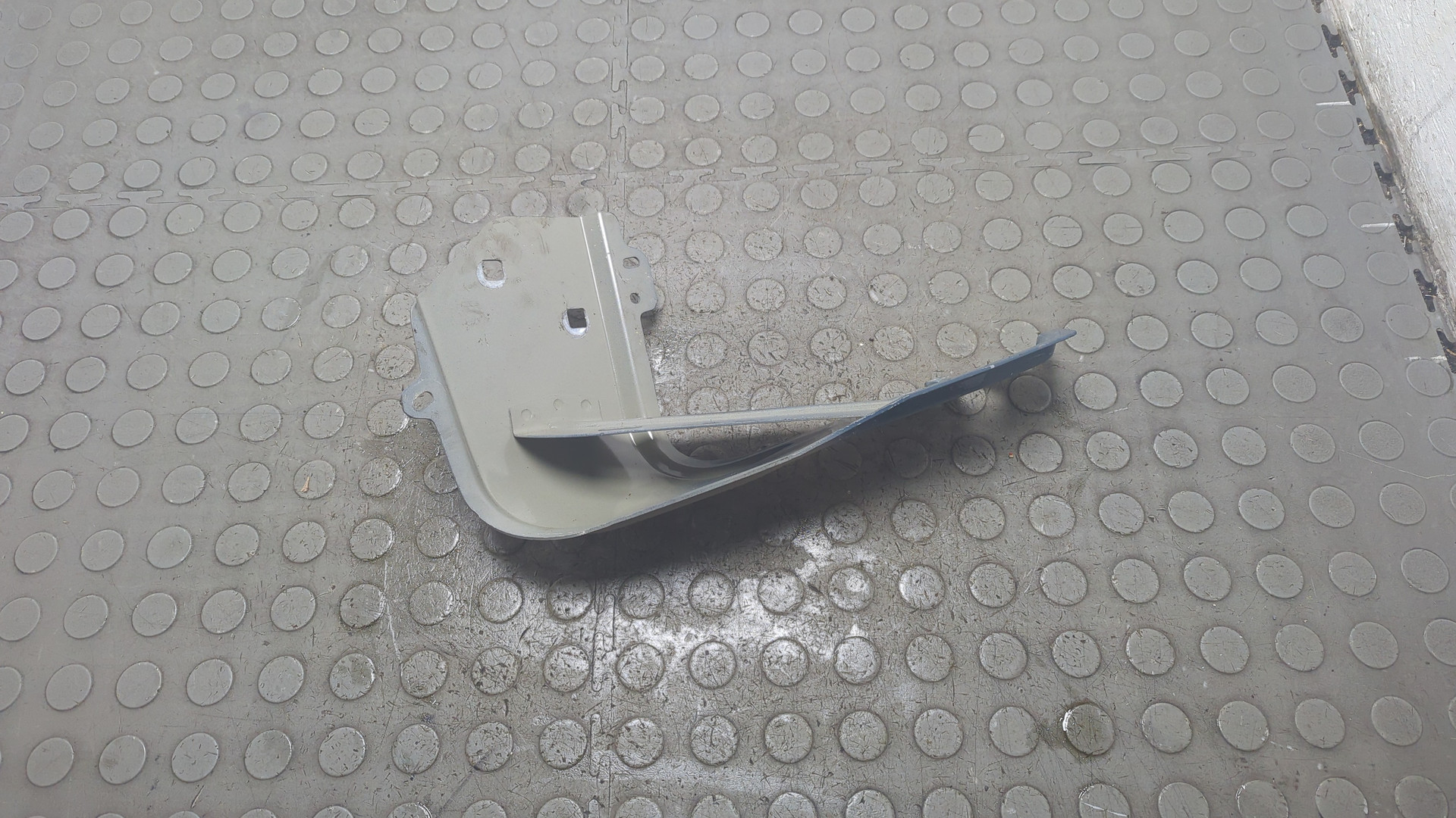 Кронштейн крепления крыла