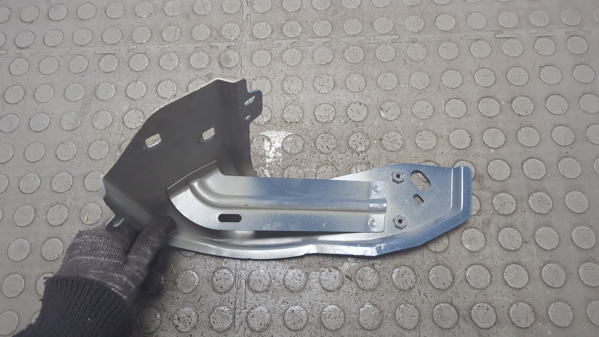 Кронштейн крепления крыла