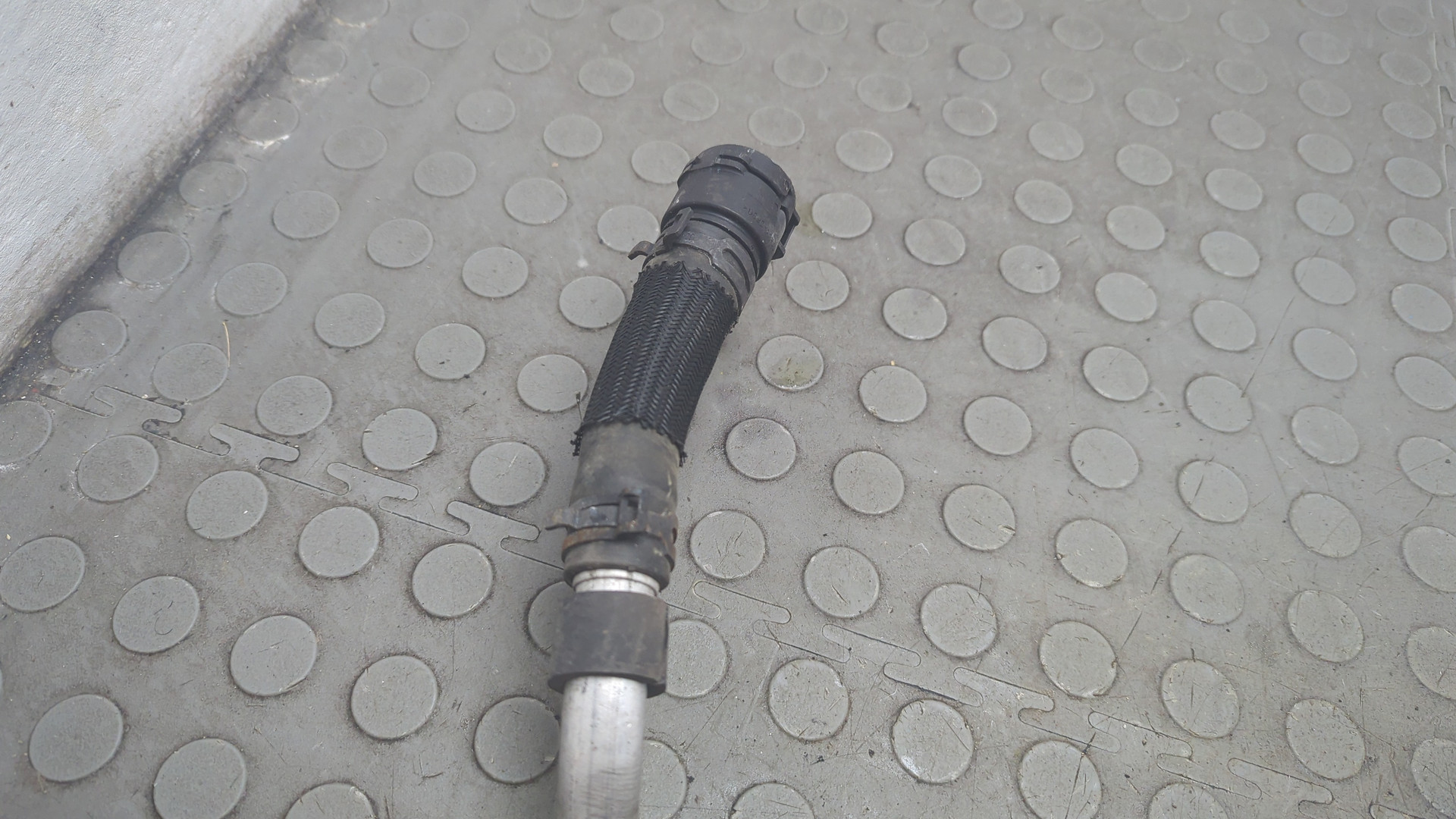 Трубка системы охлаждения